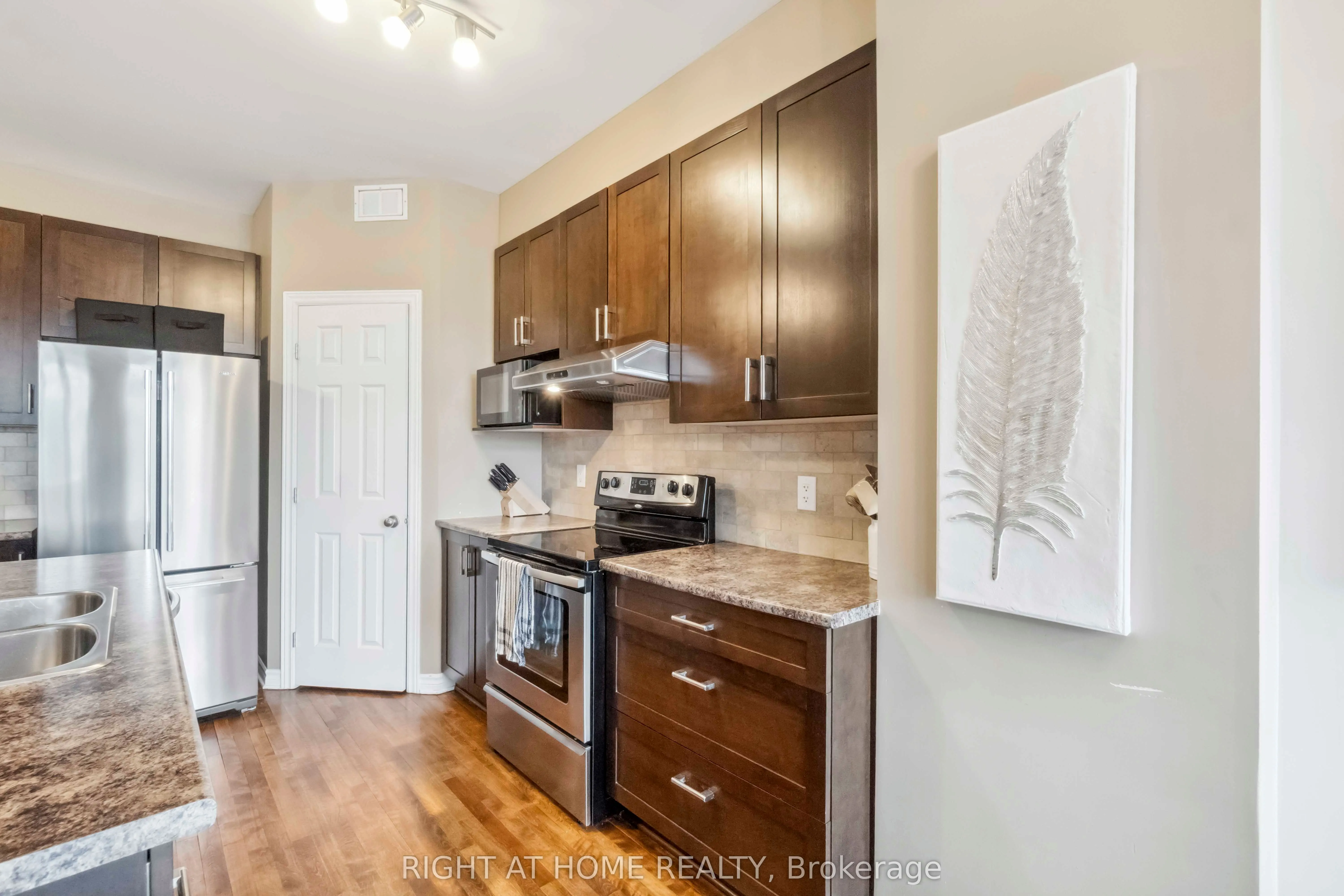 163 Mojave Crescent