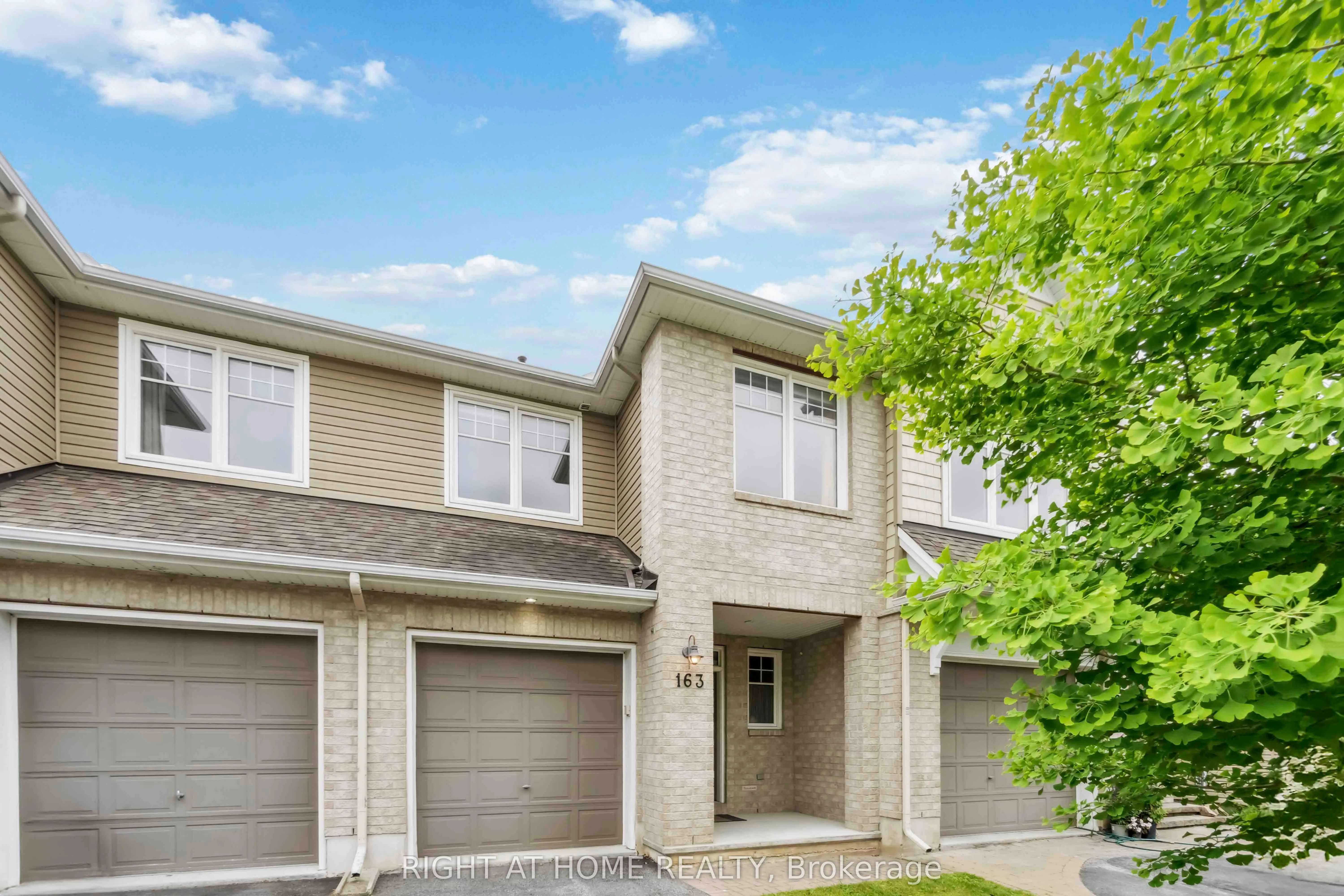 163 Mojave Crescent