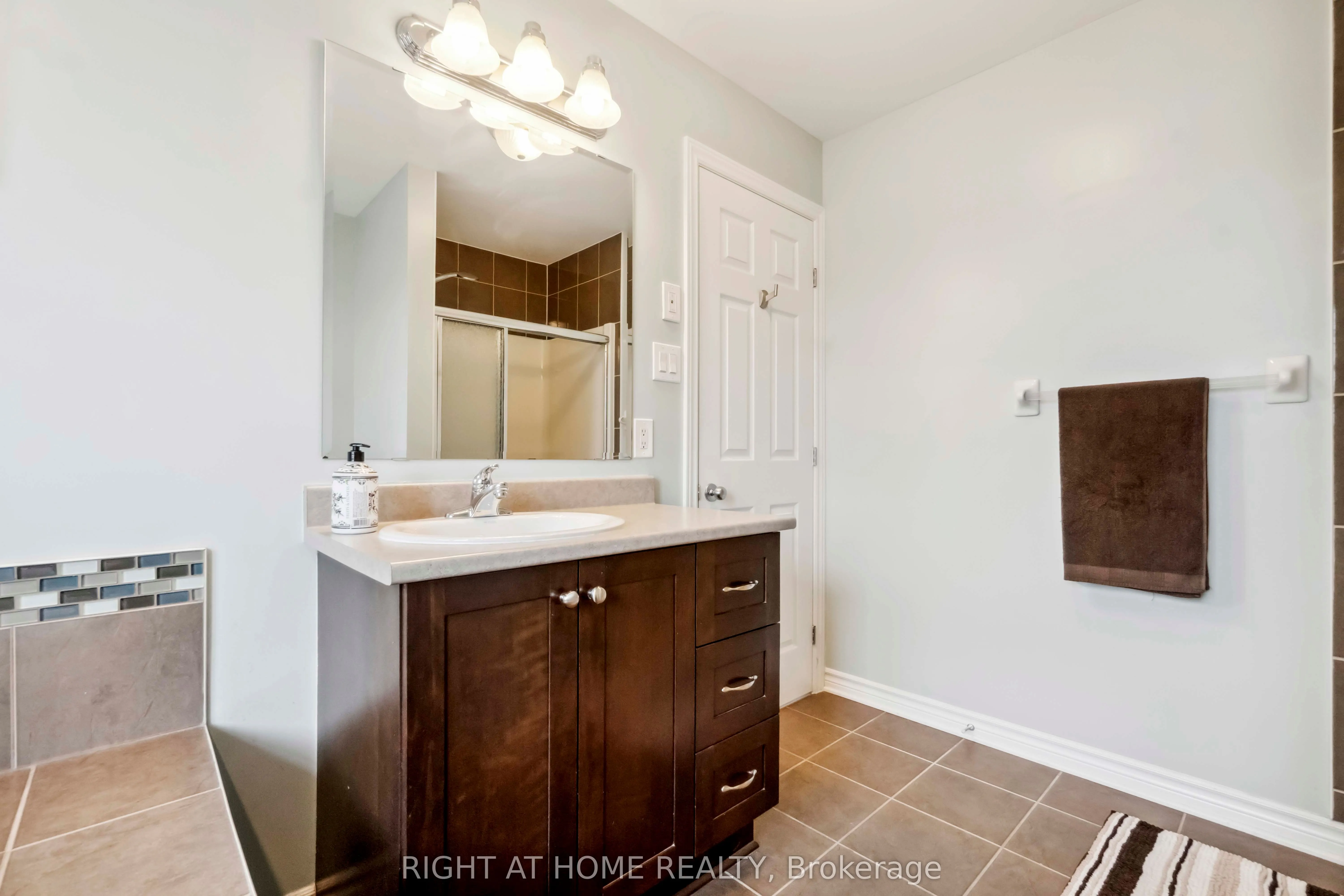 163 Mojave Crescent