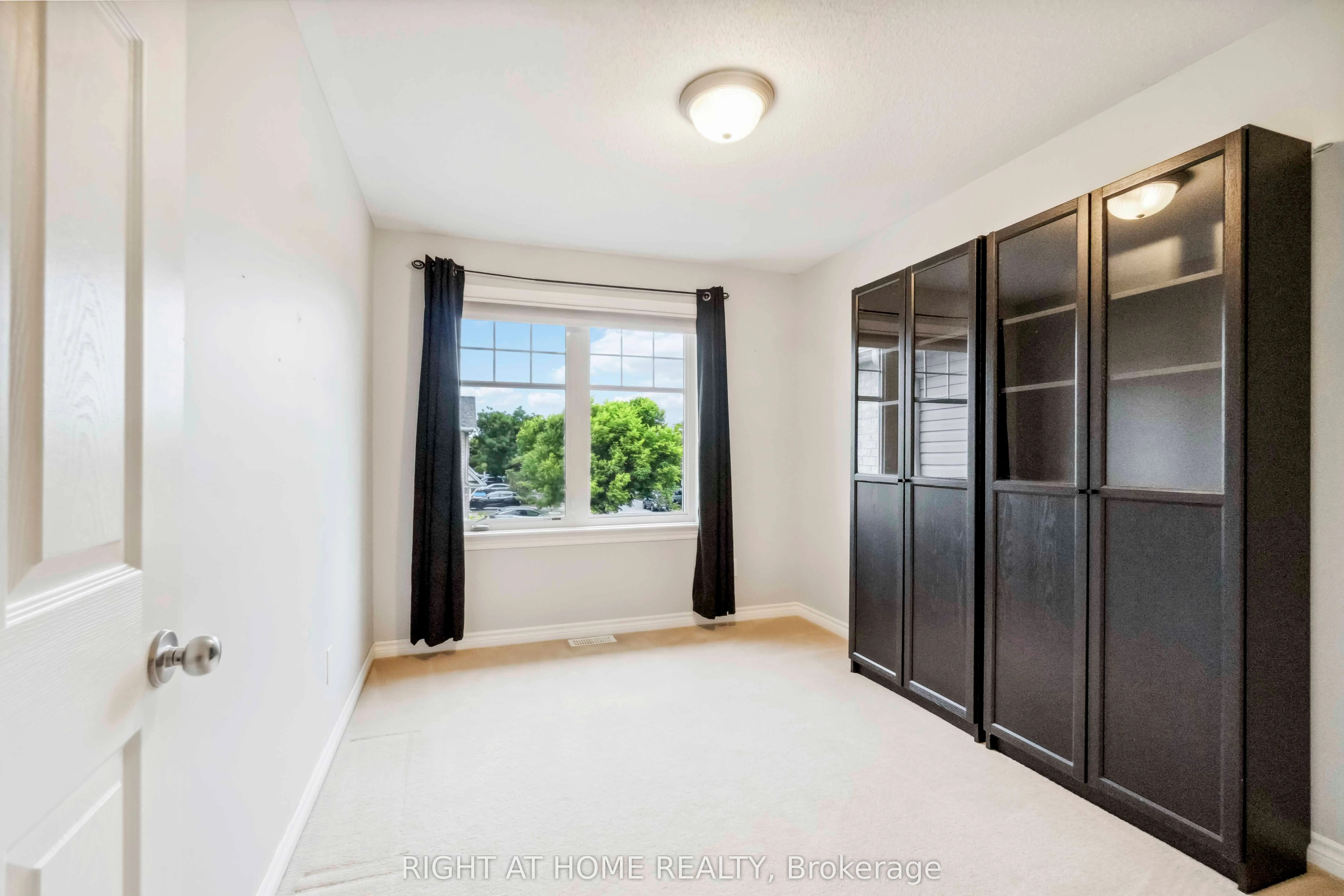 163 Mojave Crescent
