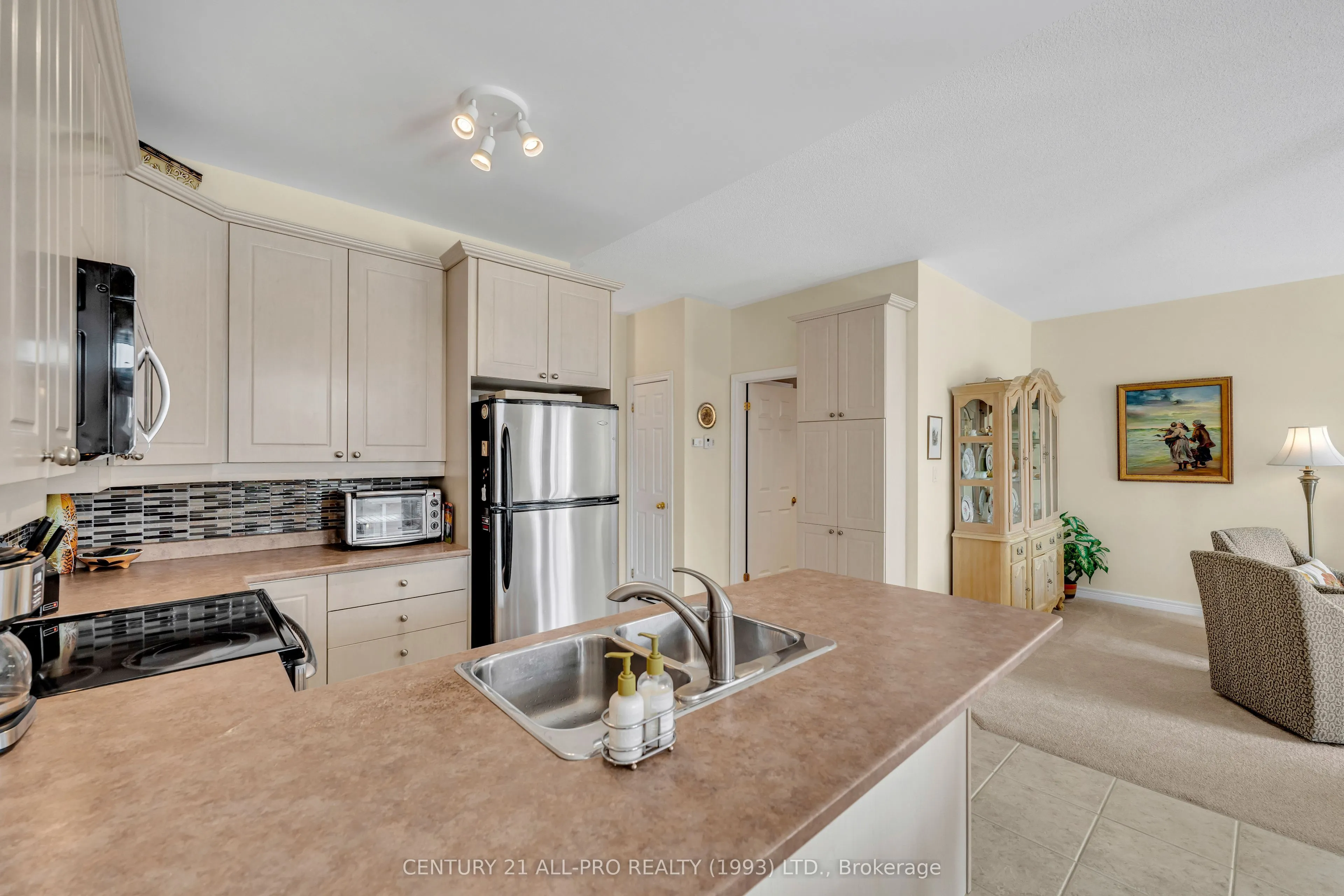 745 Prince Of Wales Drive