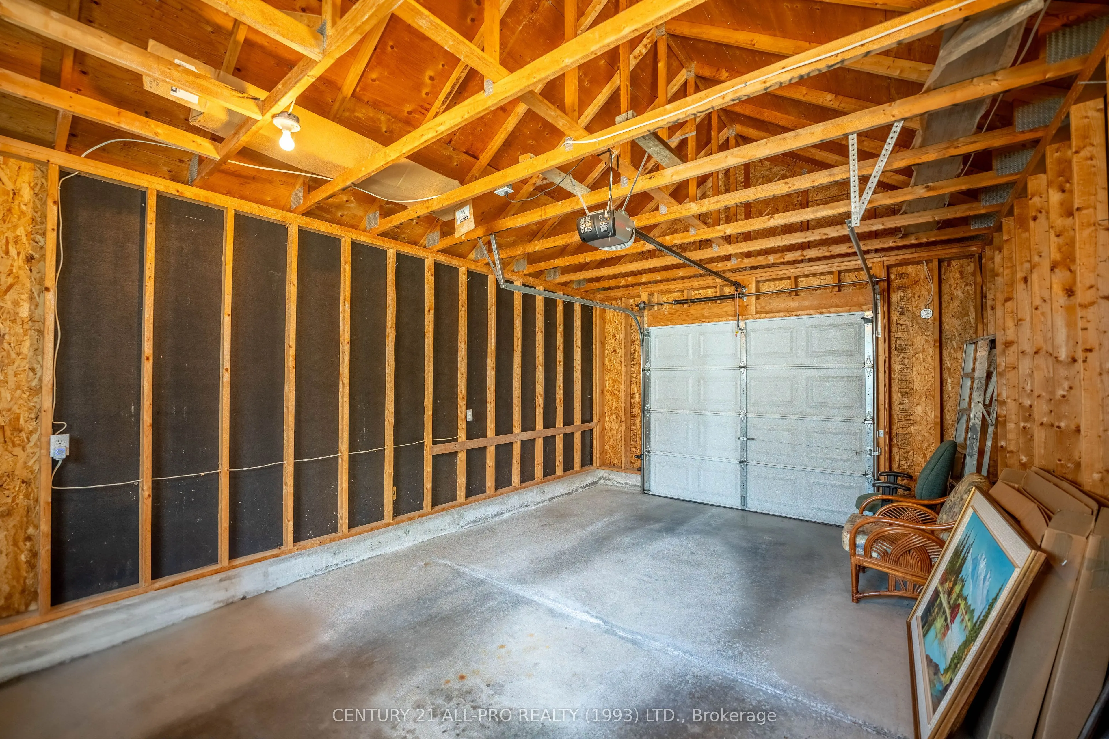 745 Prince Of Wales Drive