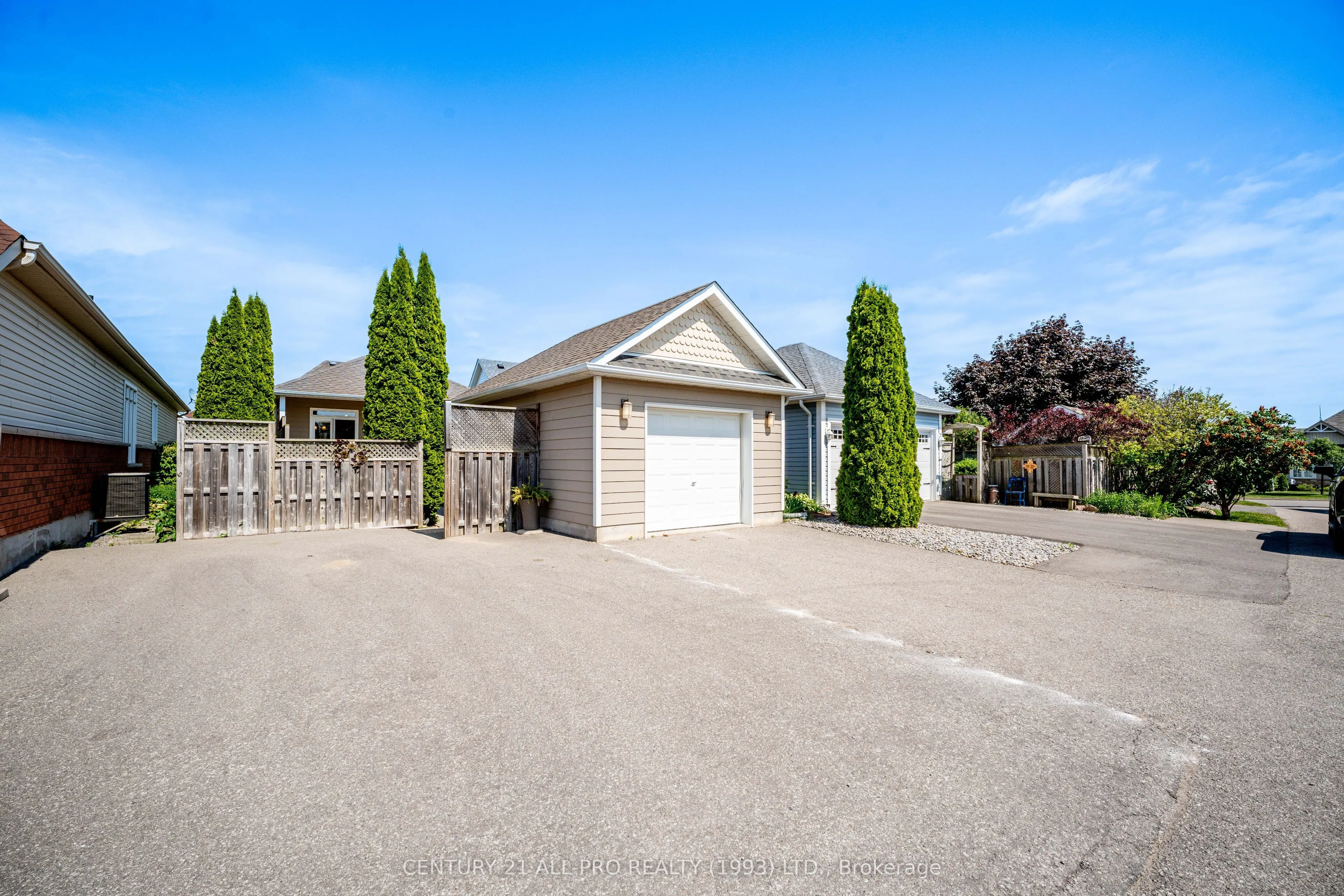 745 Prince Of Wales Drive