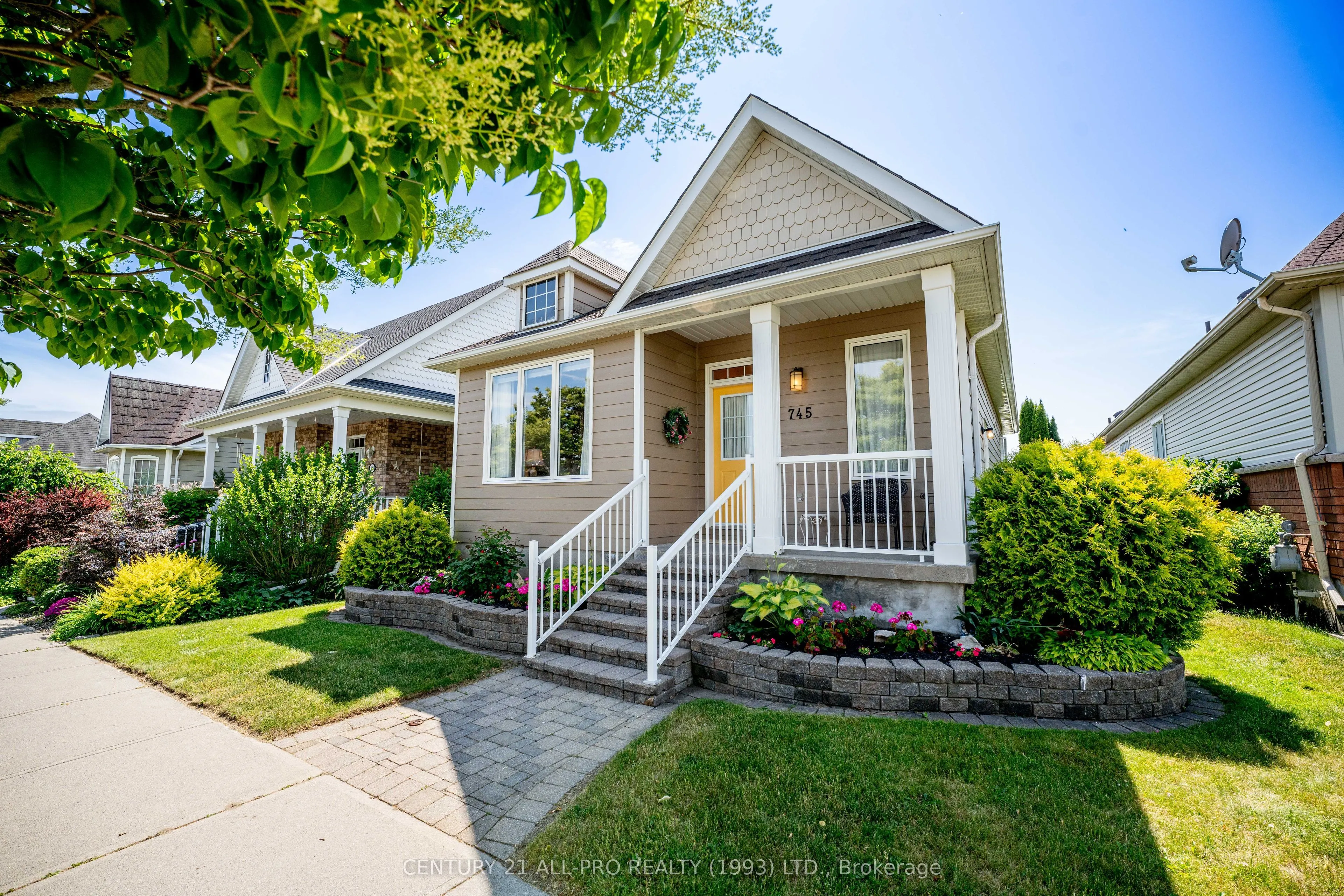 745 Prince Of Wales Drive