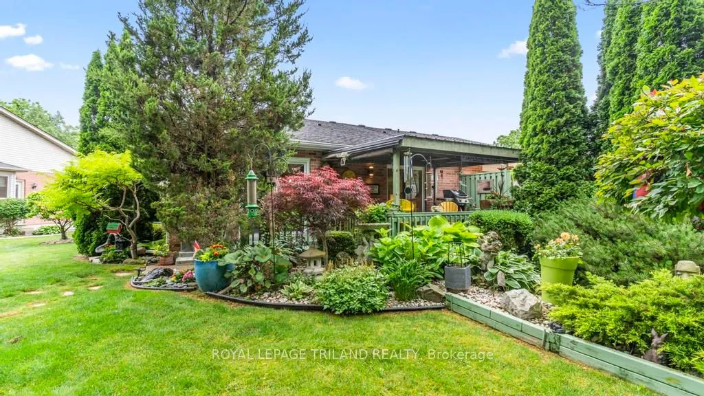16 COSTELLO Court