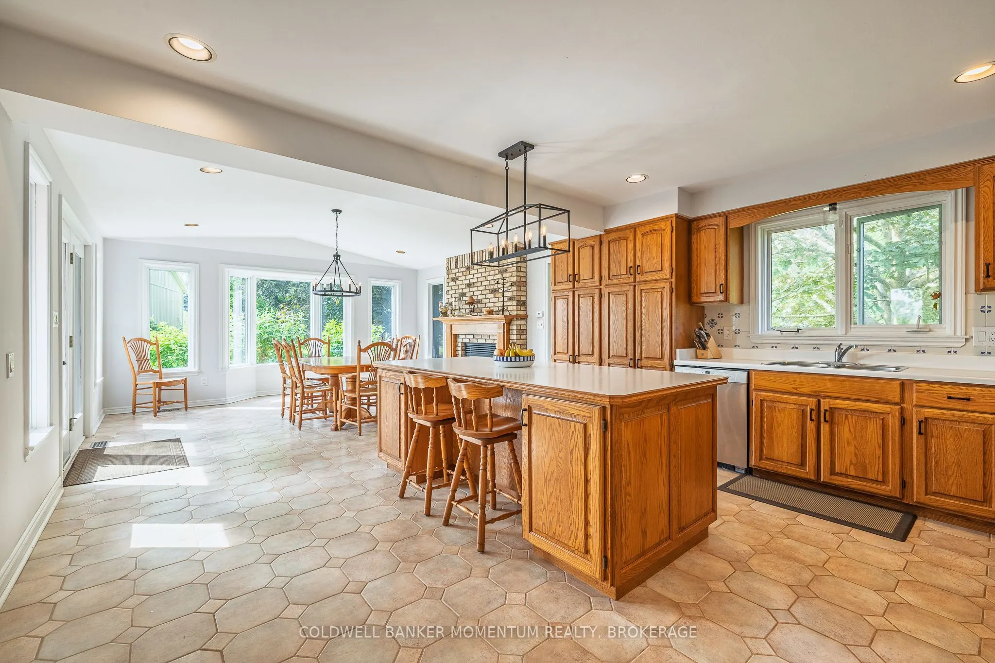 2115 Creek Road