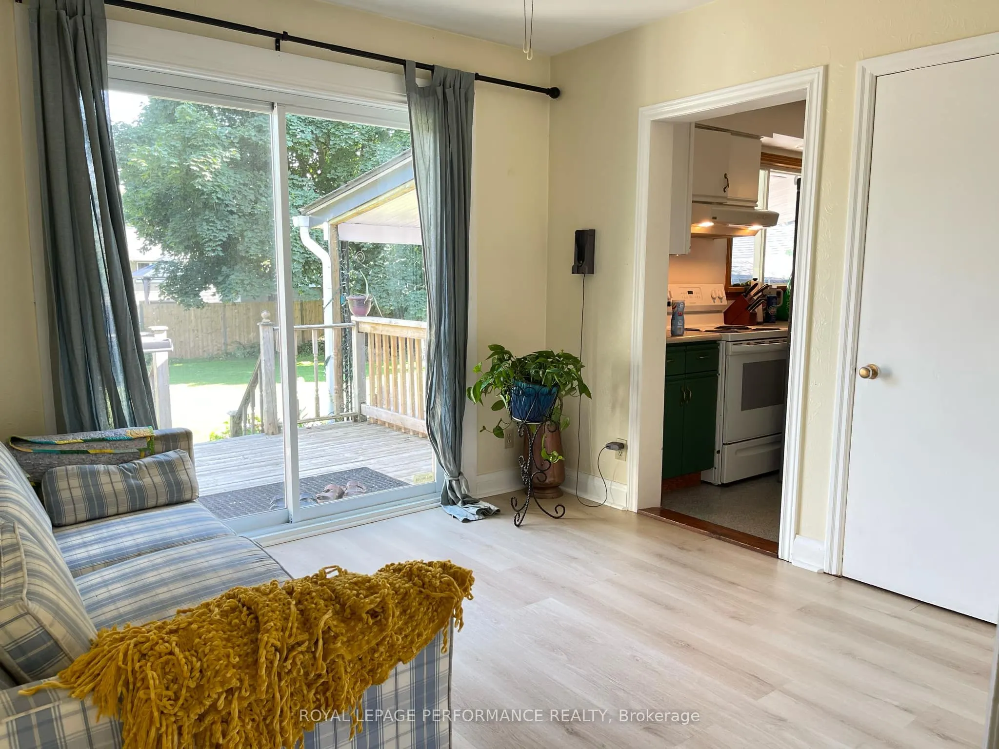 1402 Dover Road