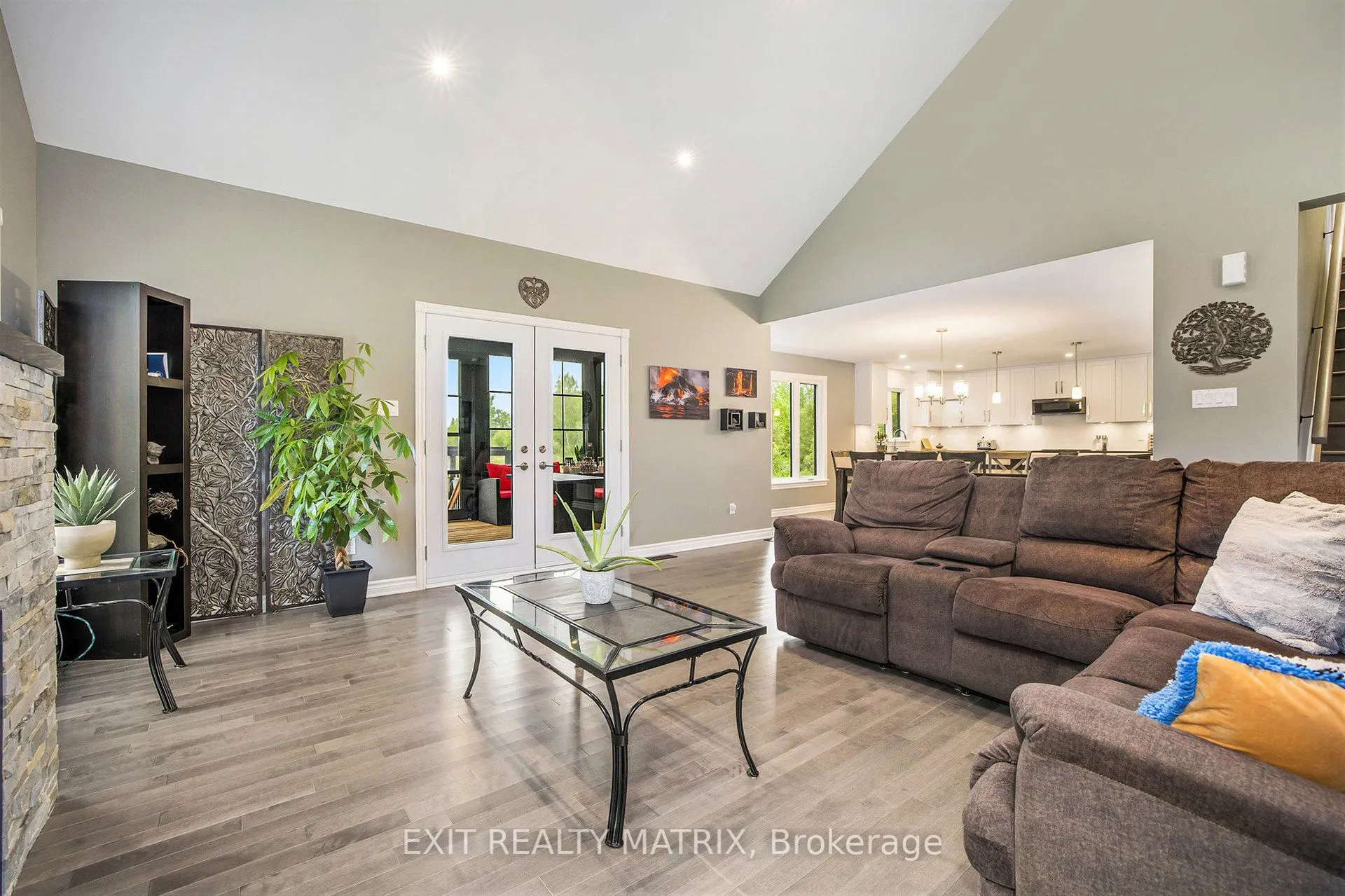 3253 Maisonneuve Road
