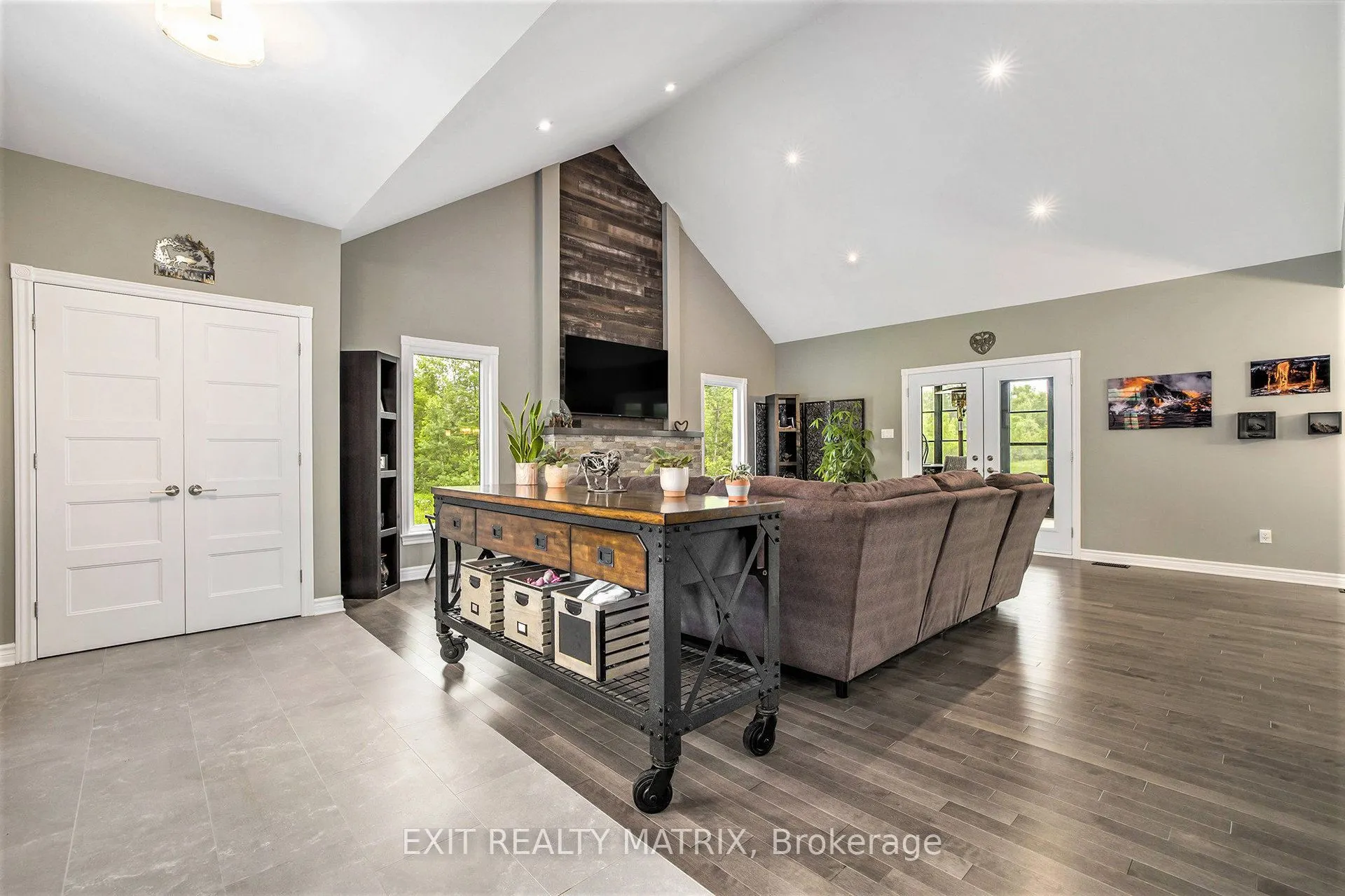 3253 Maisonneuve Road