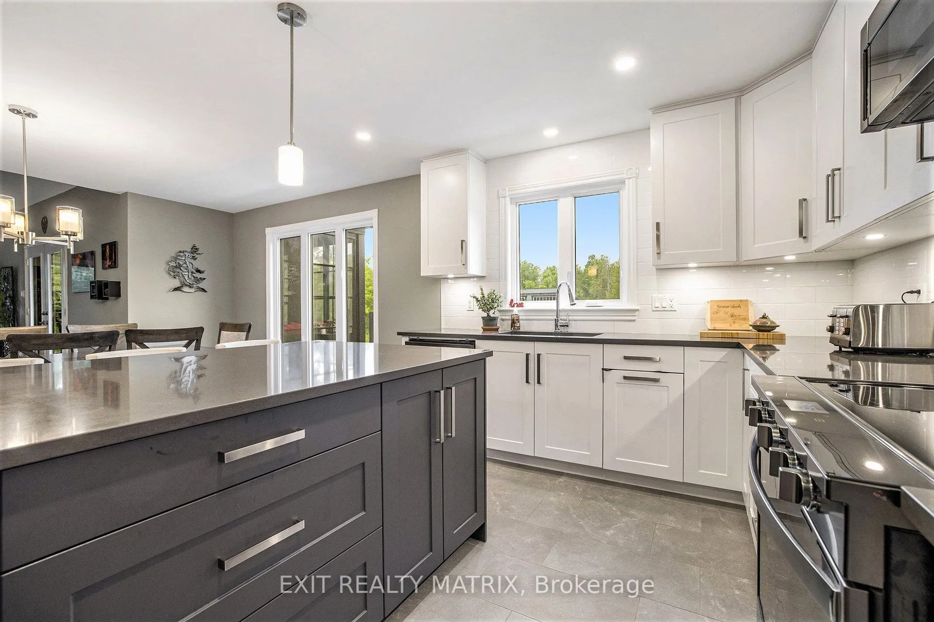 3253 Maisonneuve Road