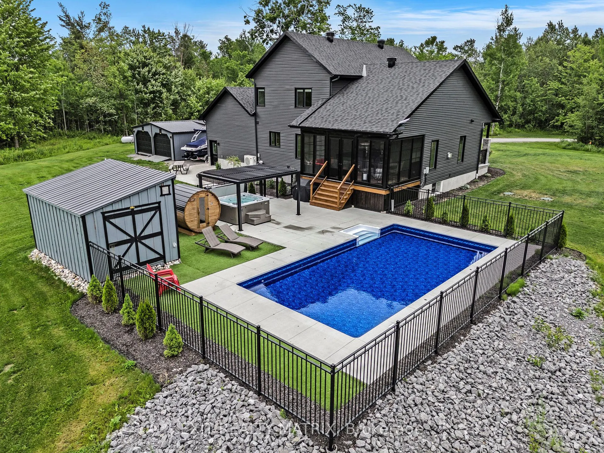 3253 Maisonneuve Road