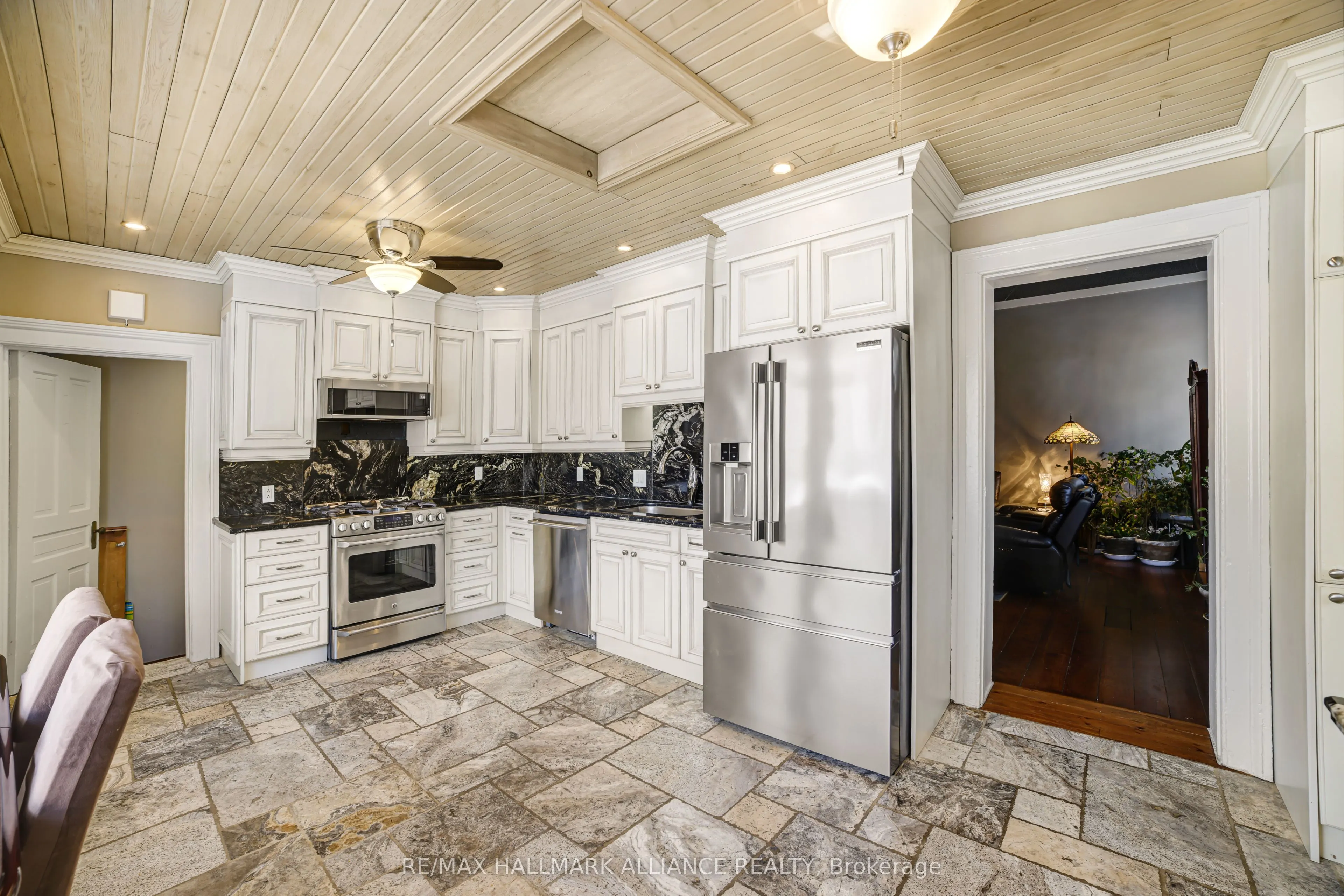 39 Lakeview Drive