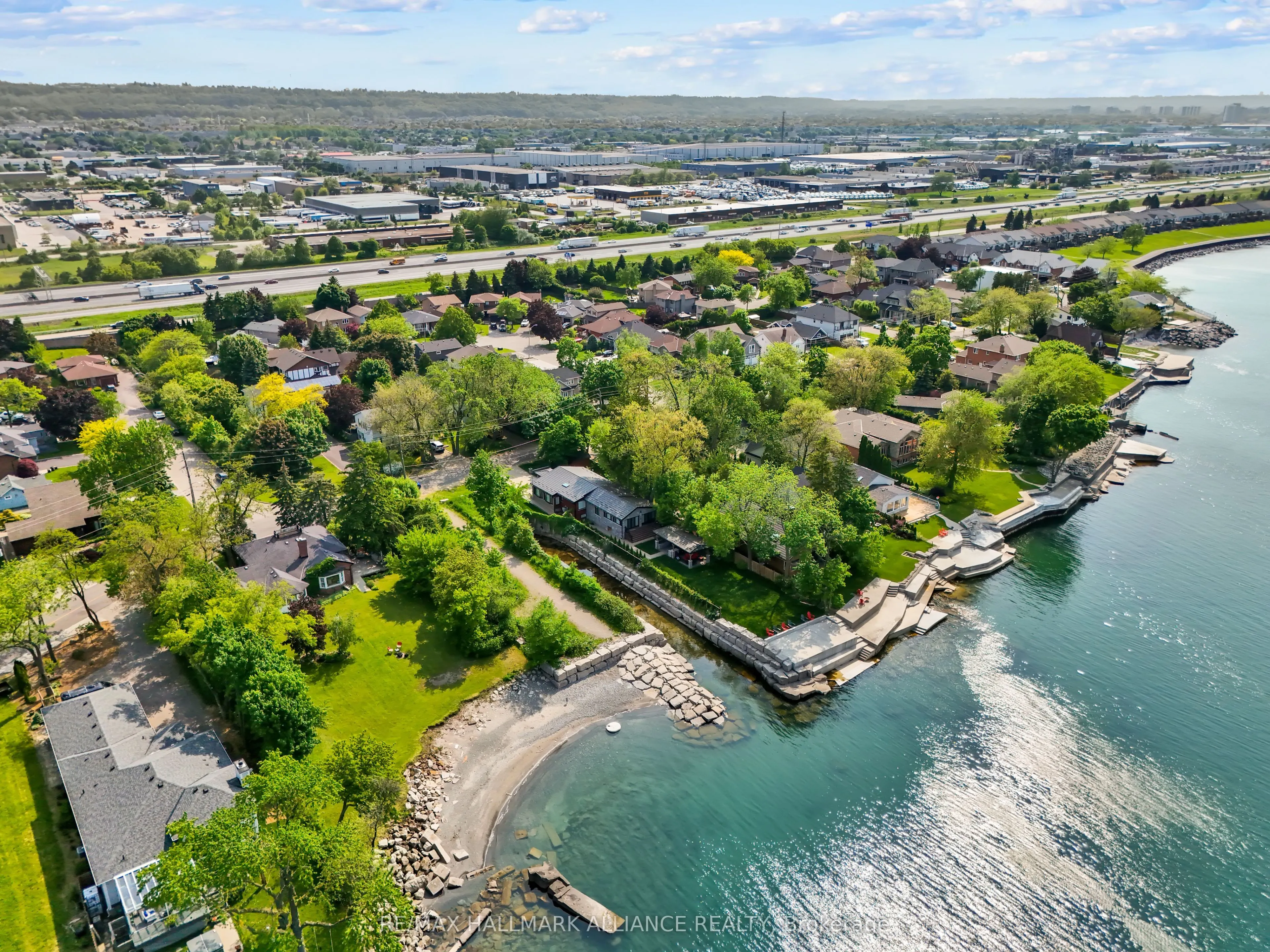 39 Lakeview Drive