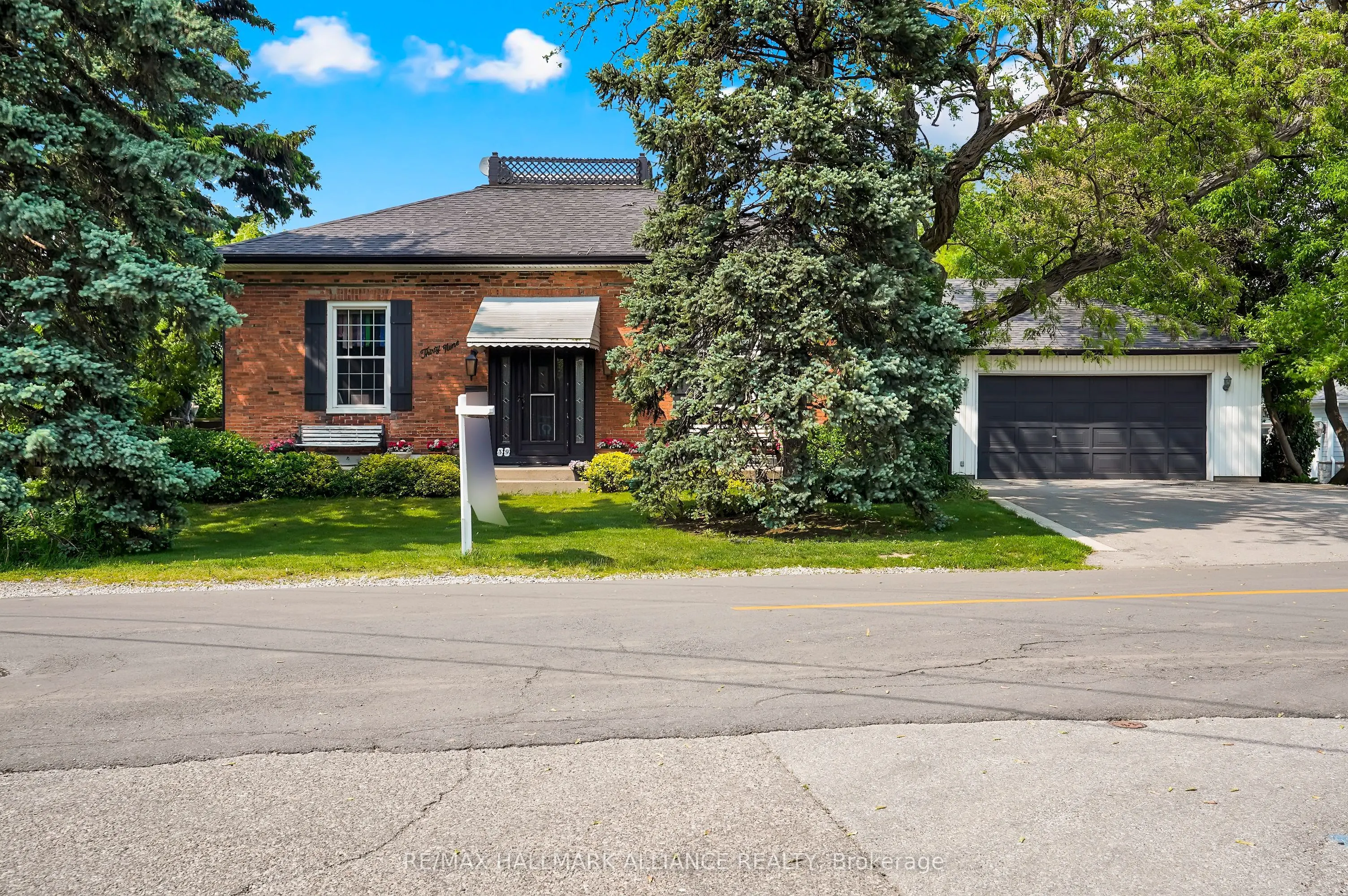 39 Lakeview Drive