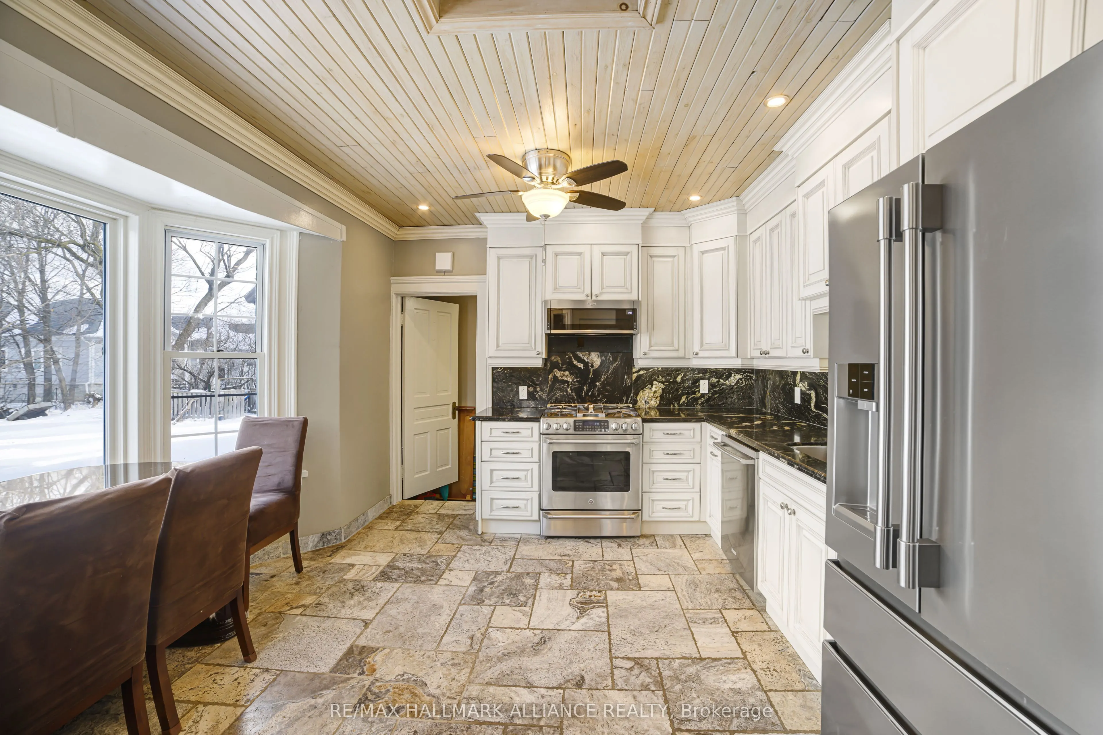 39 Lakeview Drive