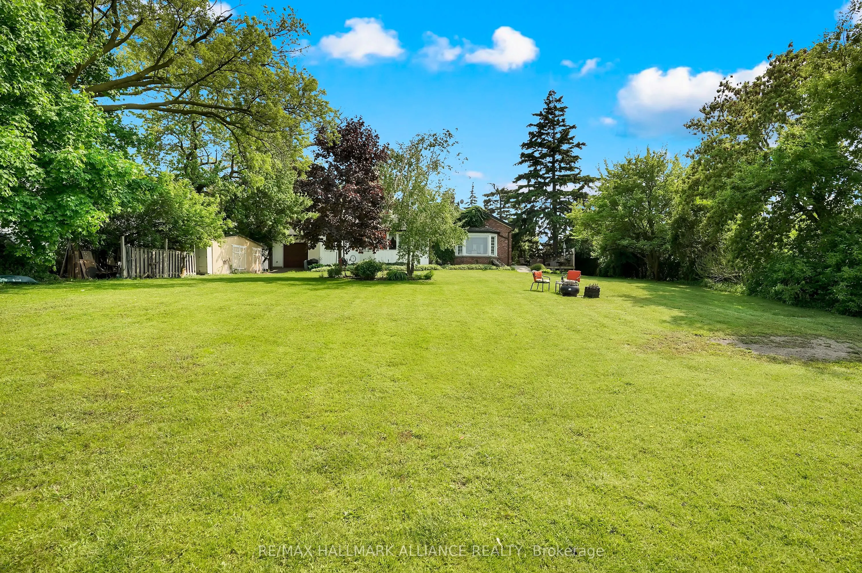 39 Lakeview Drive