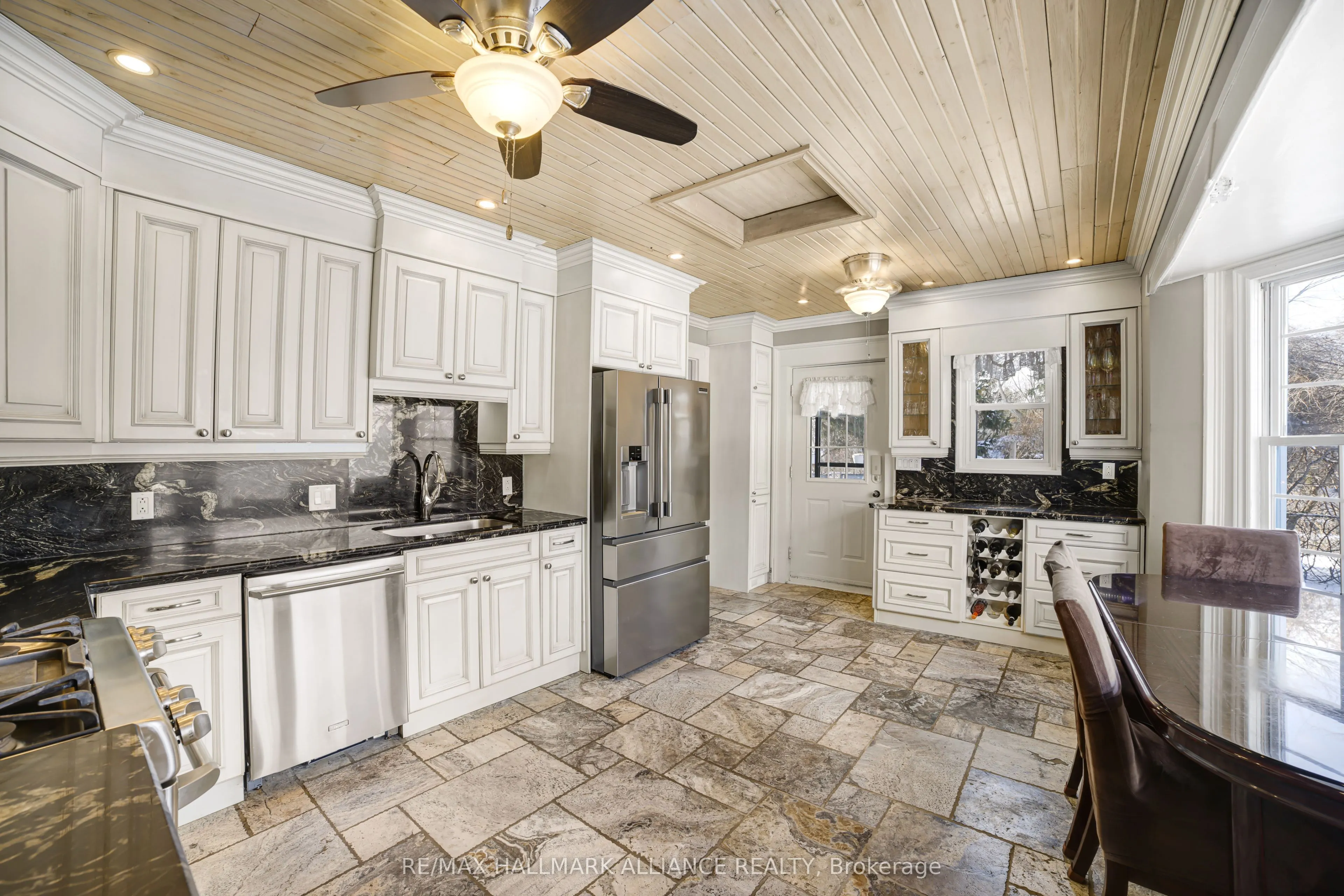 39 Lakeview Drive