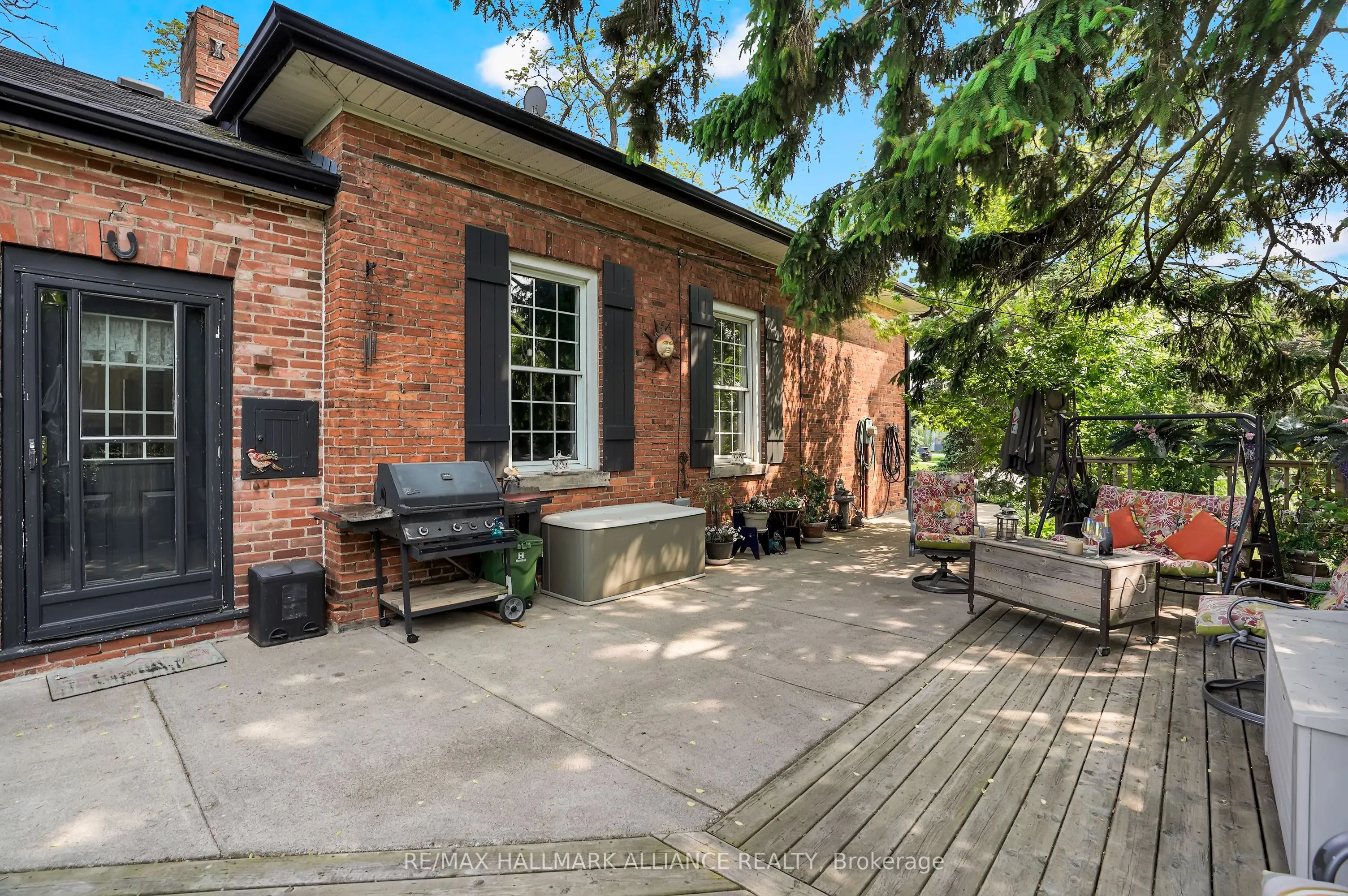 39 Lakeview Drive