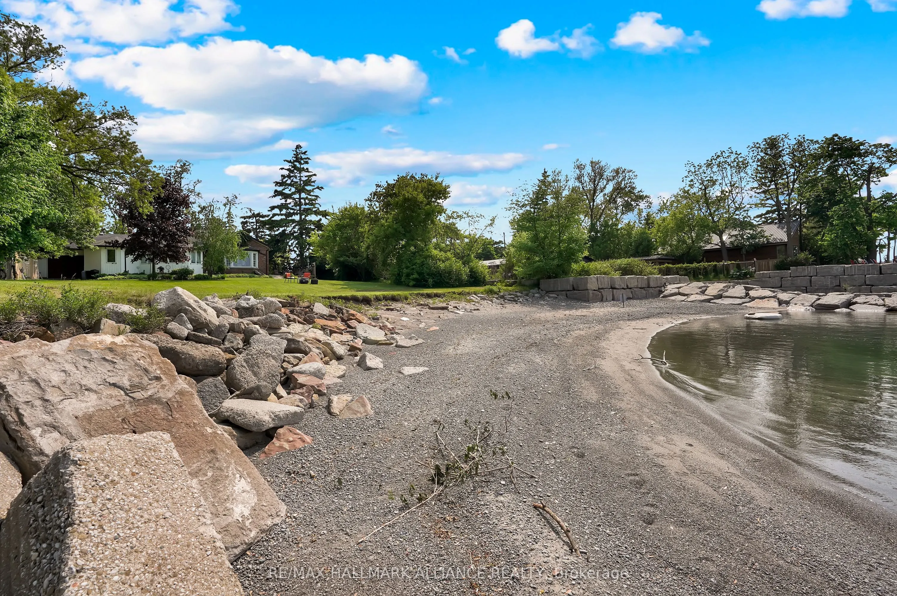 39 Lakeview Drive