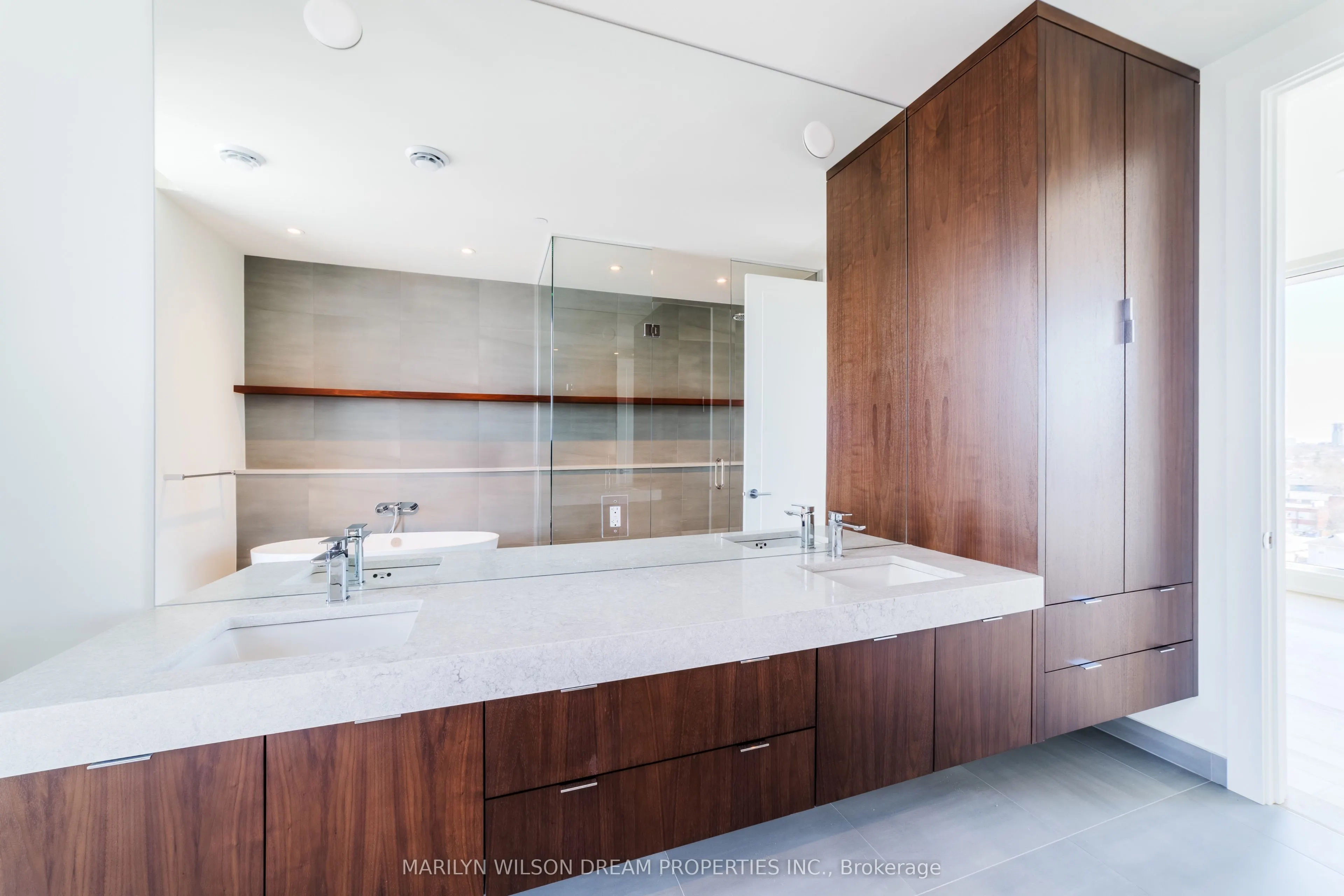 135 Barrette Street, #PH3