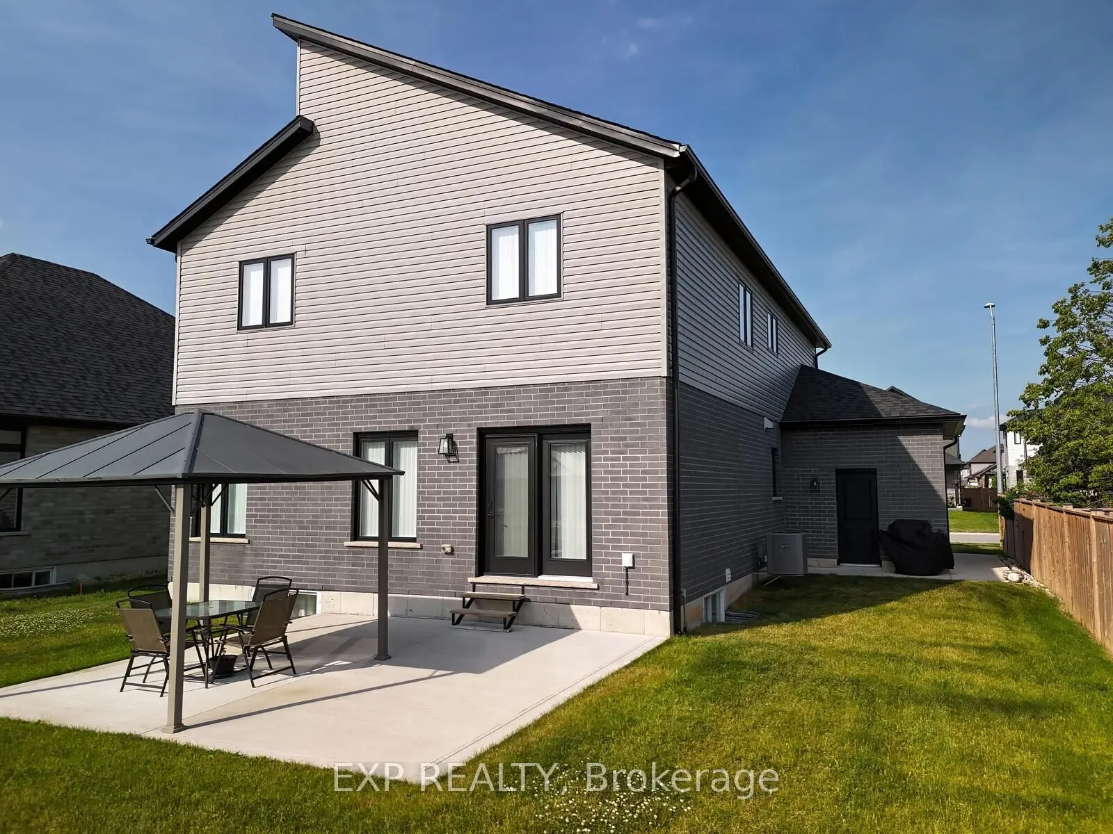84 Thames Springs Crescent