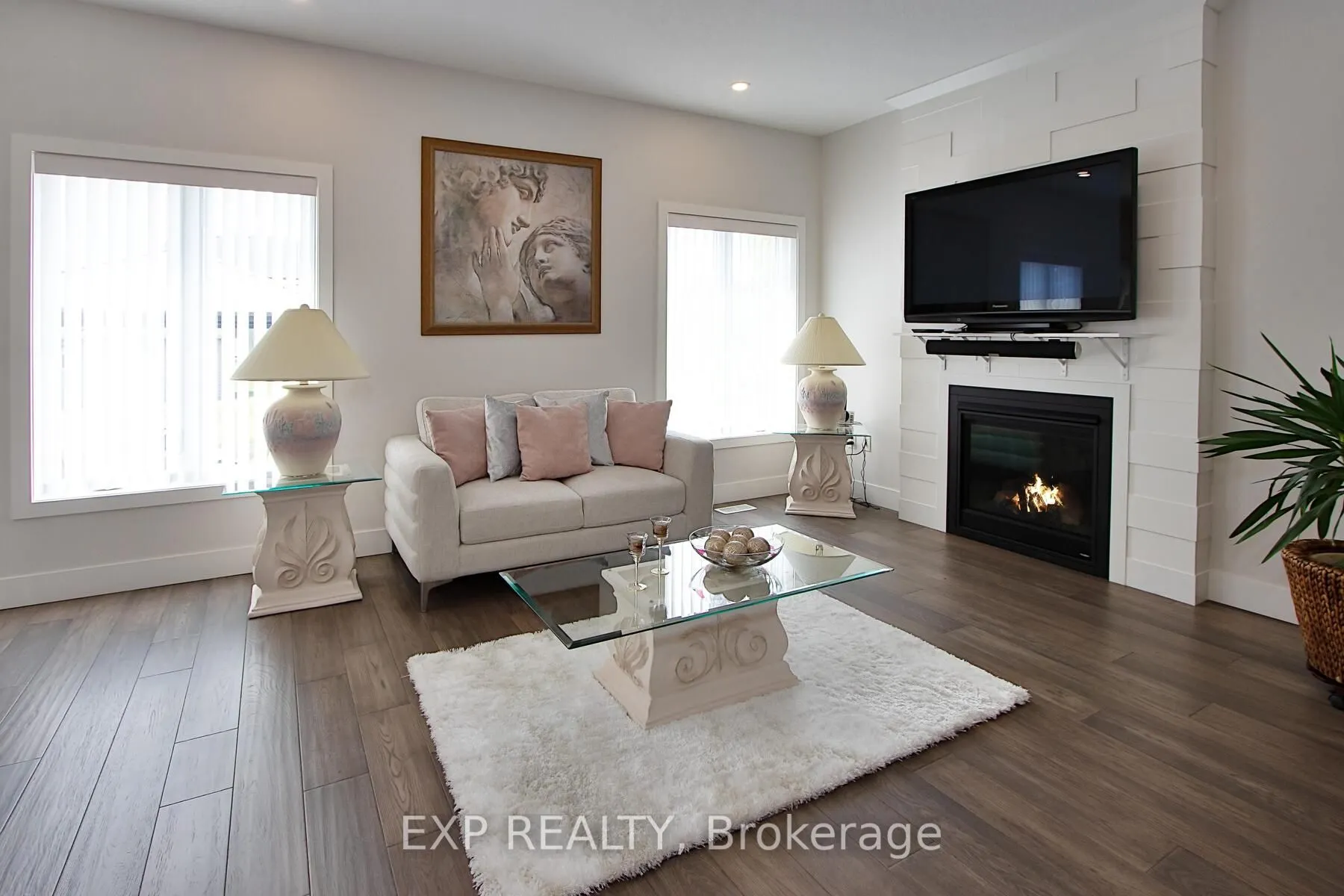 84 Thames Springs Crescent