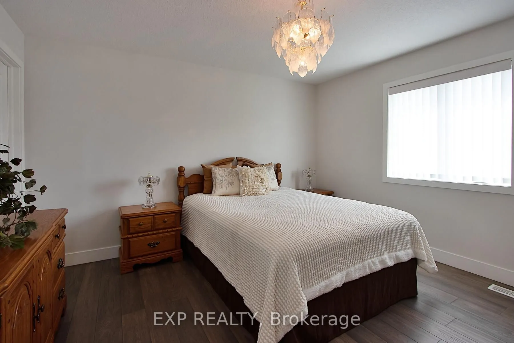 84 Thames Springs Crescent