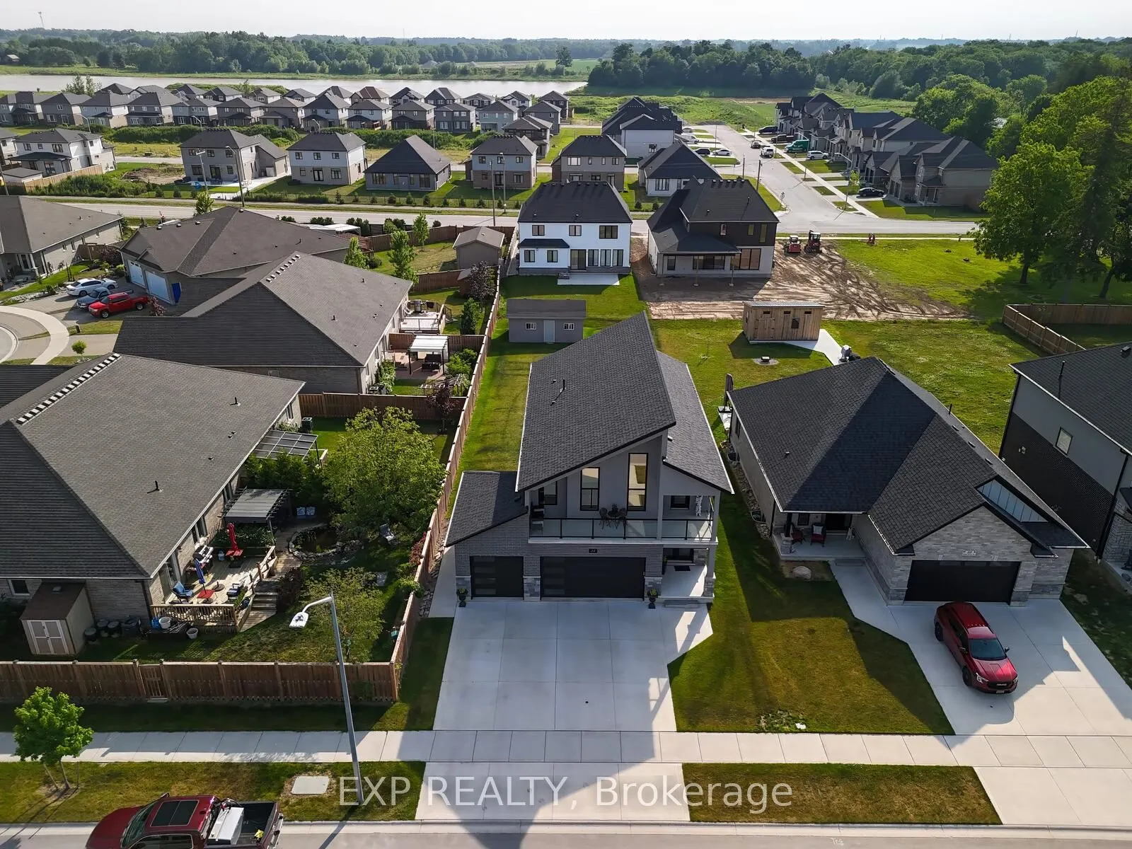 84 Thames Springs Crescent