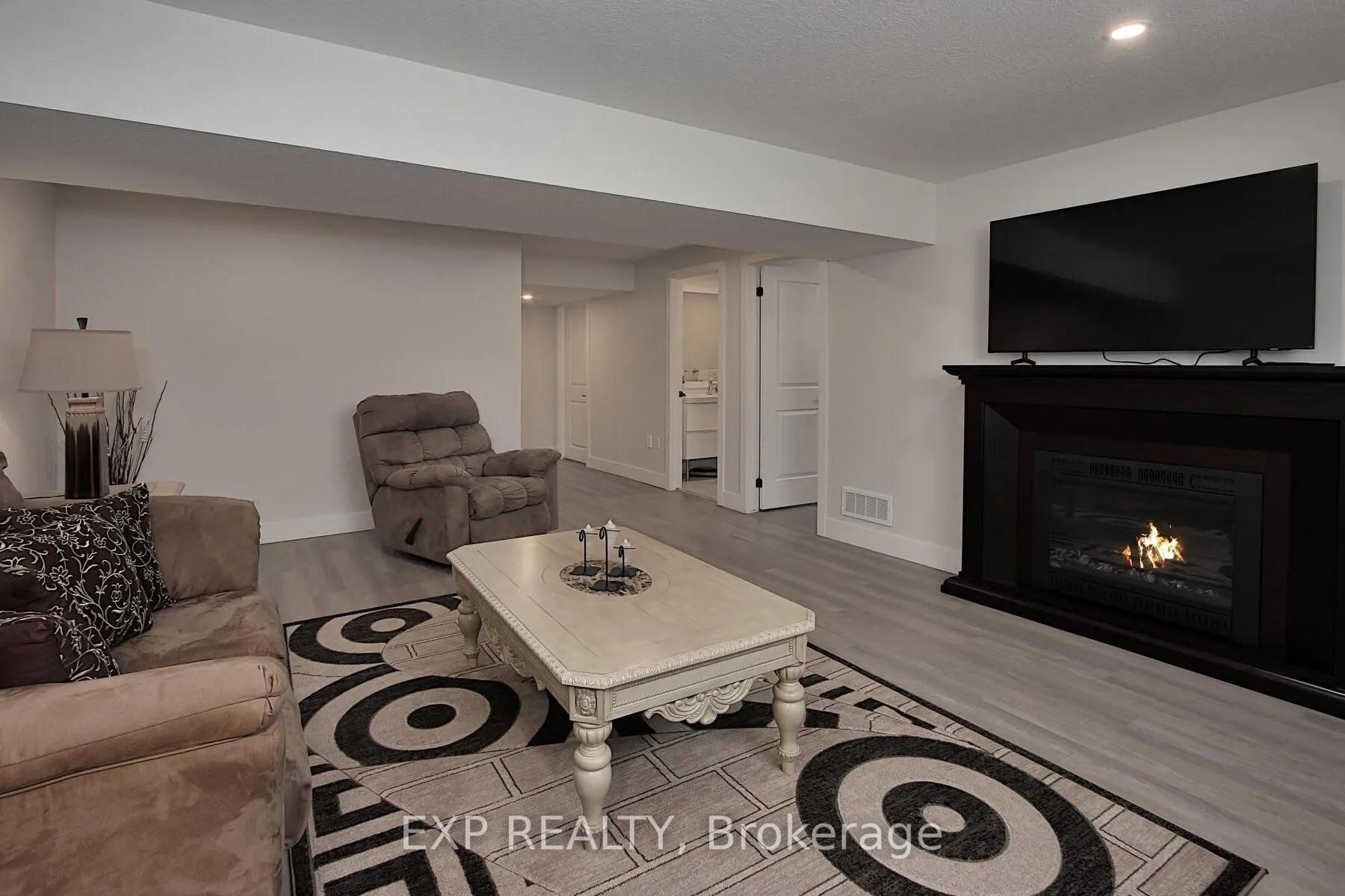 84 Thames Springs Crescent