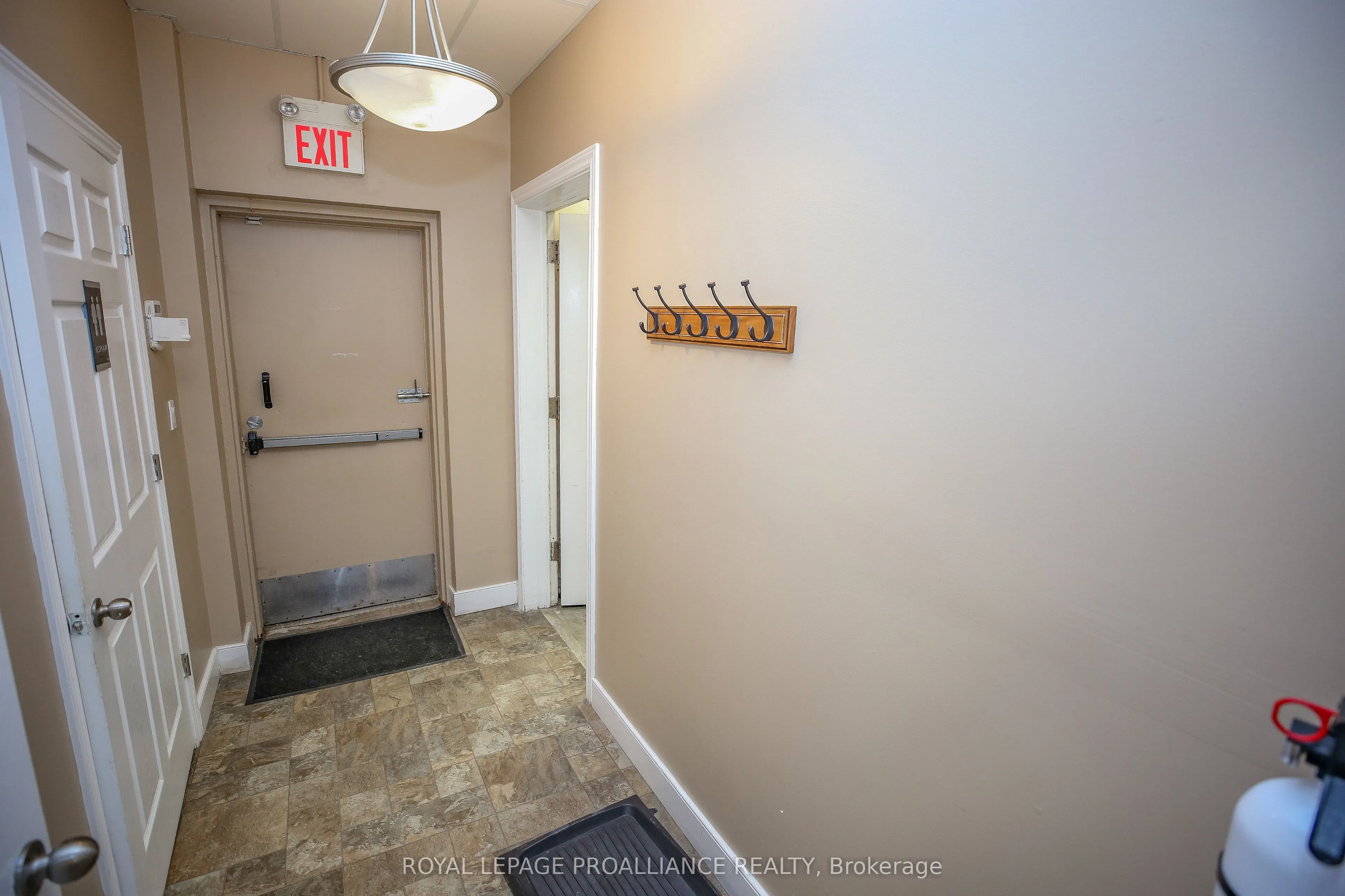 20 King Street W