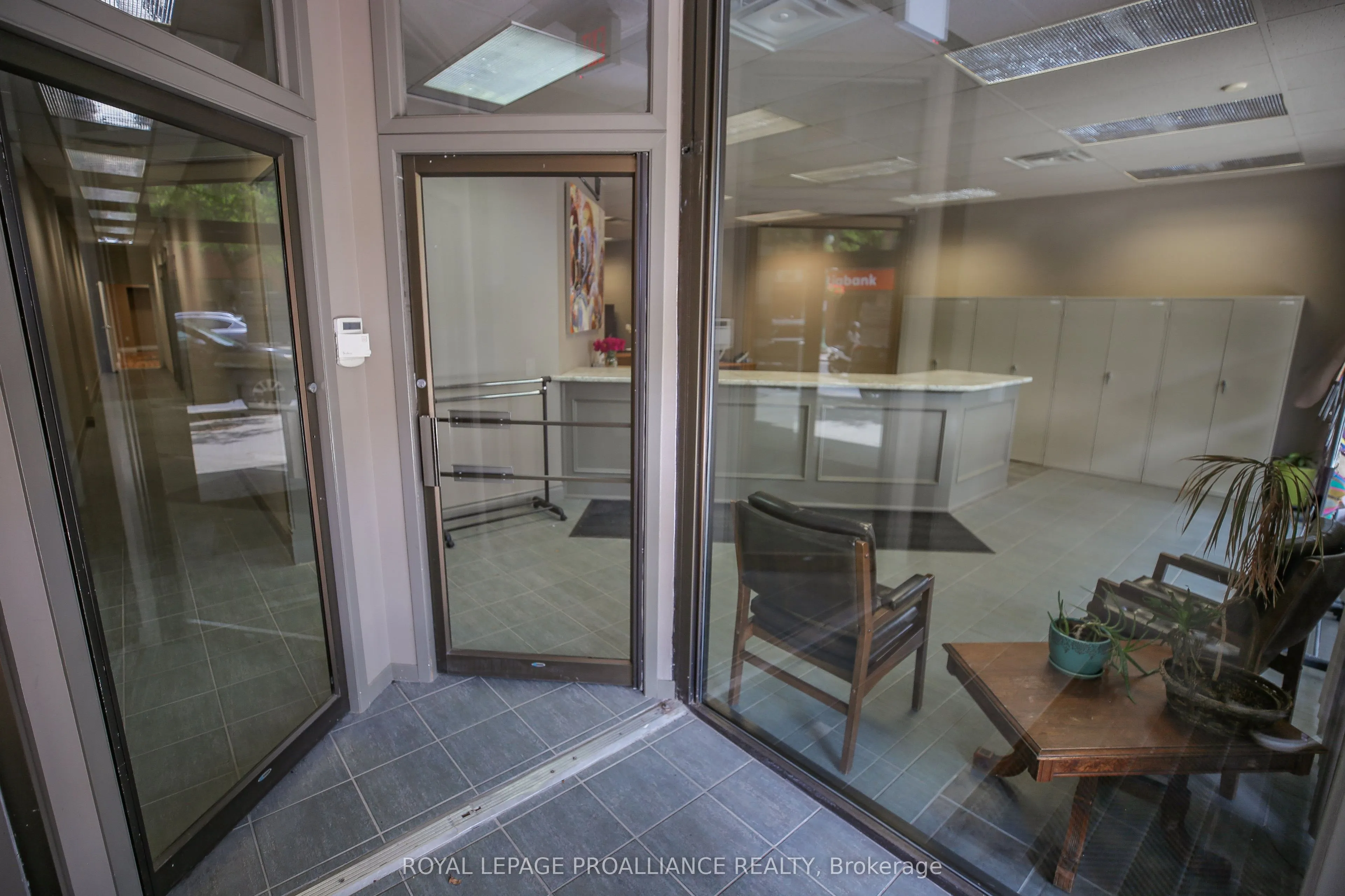 20 King Street W