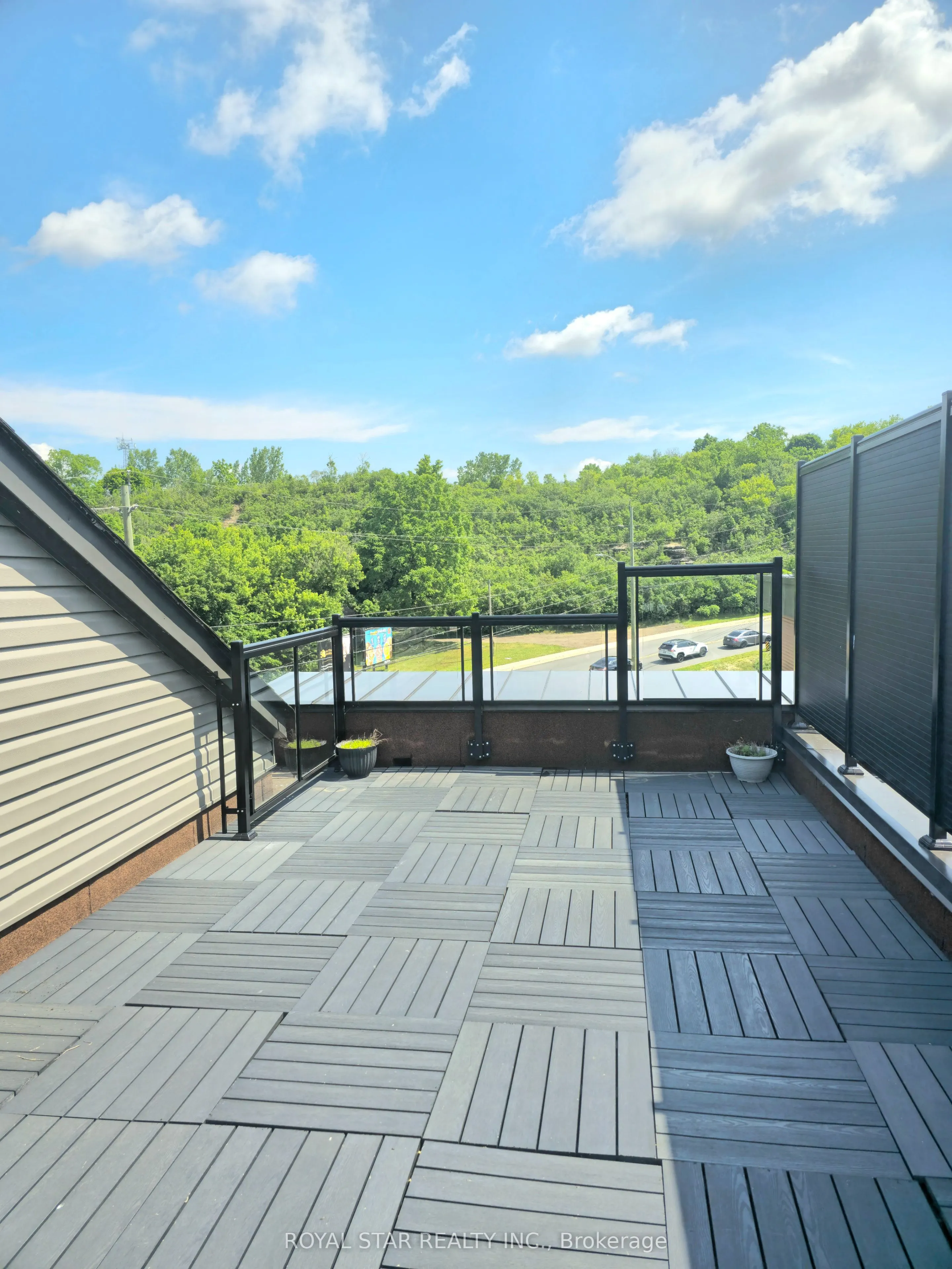 2 Willow Street, #33