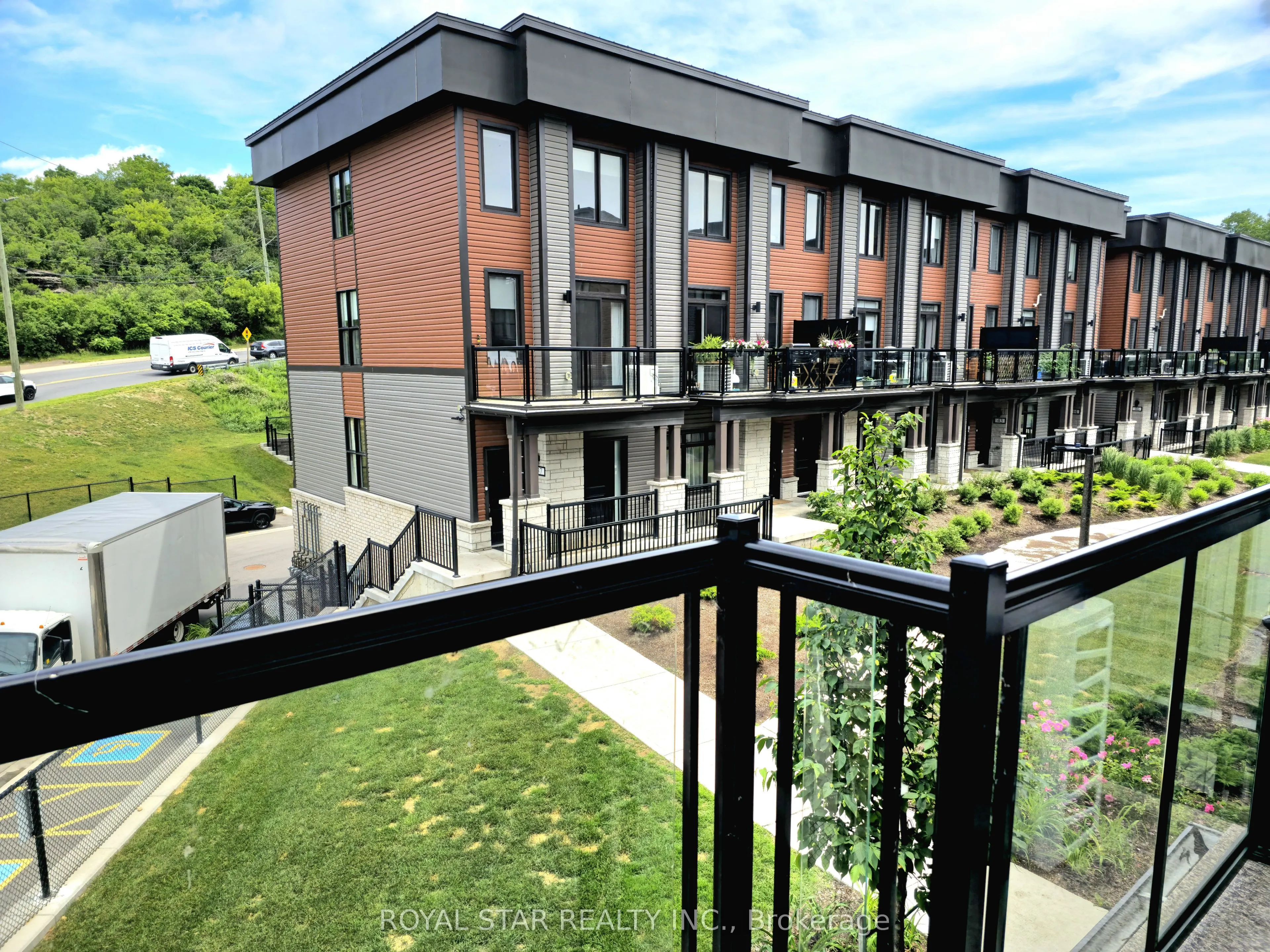 2 Willow Street, #33