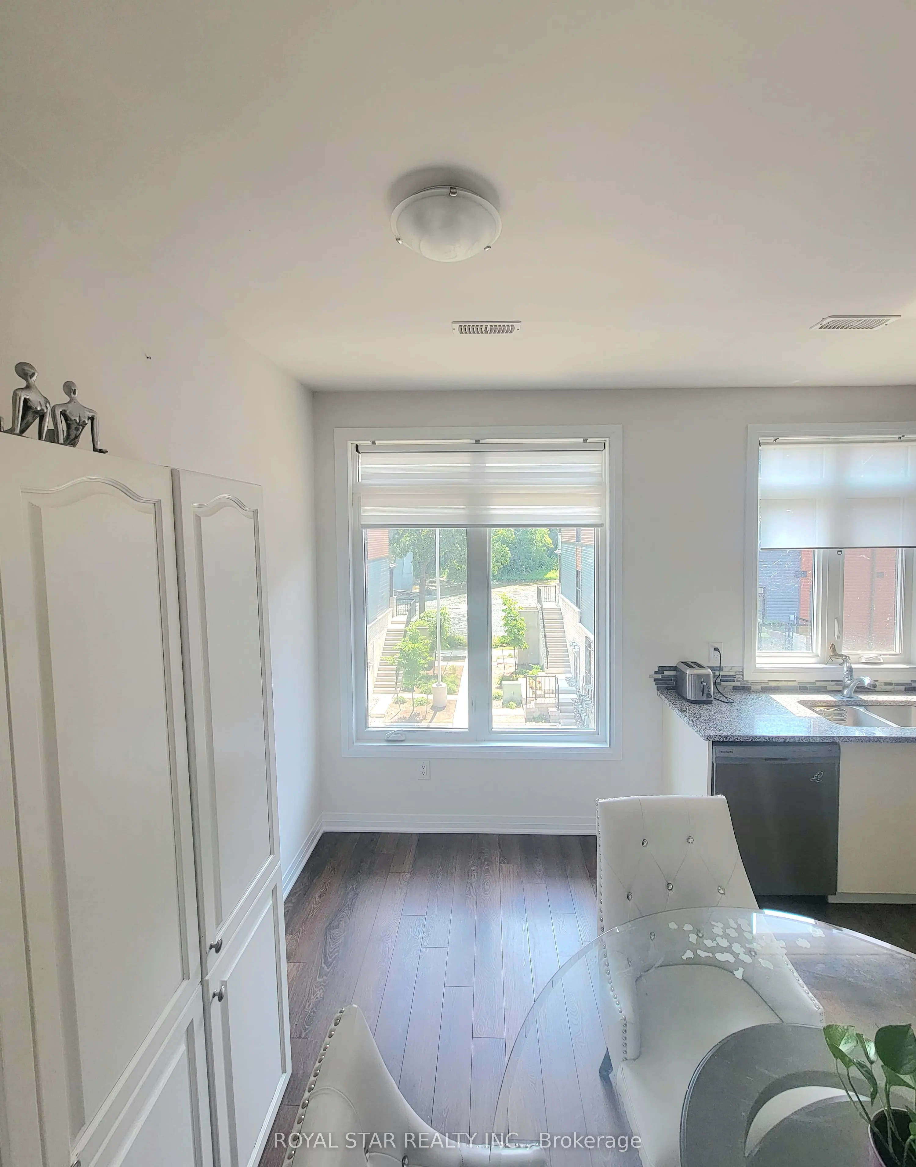 2 Willow Street, #33