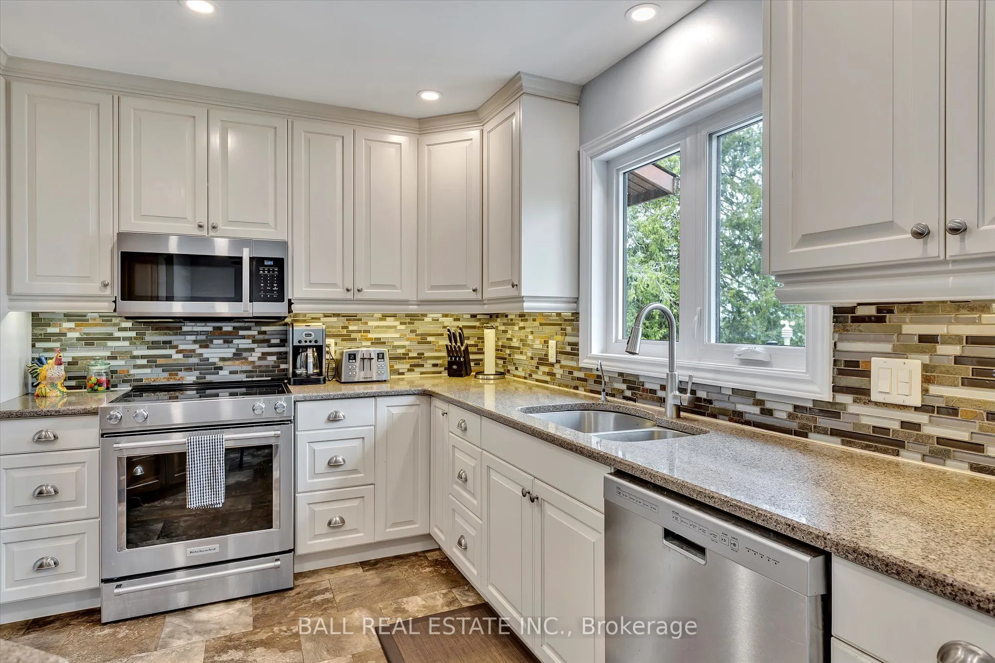 110 Lakeview Drive