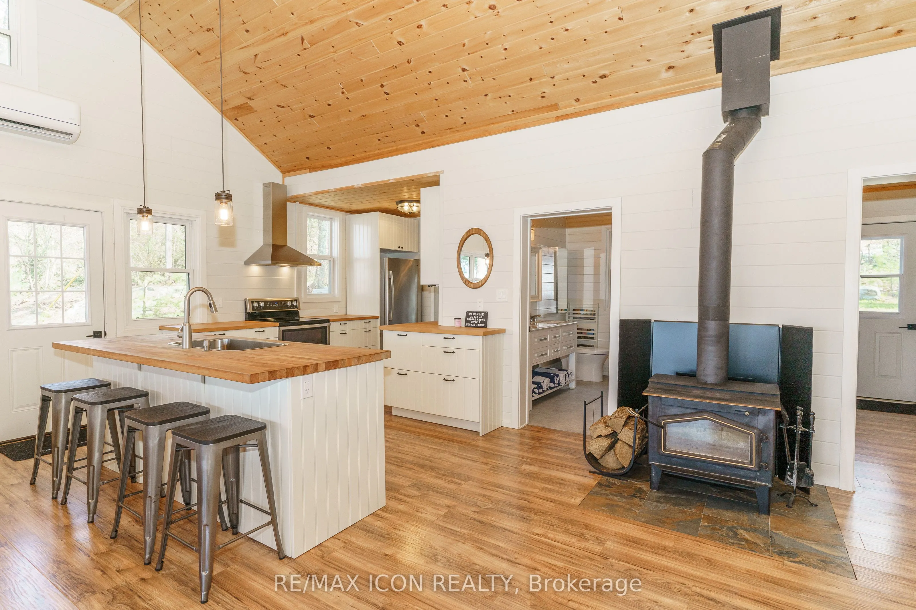 99 Bala Park Island
