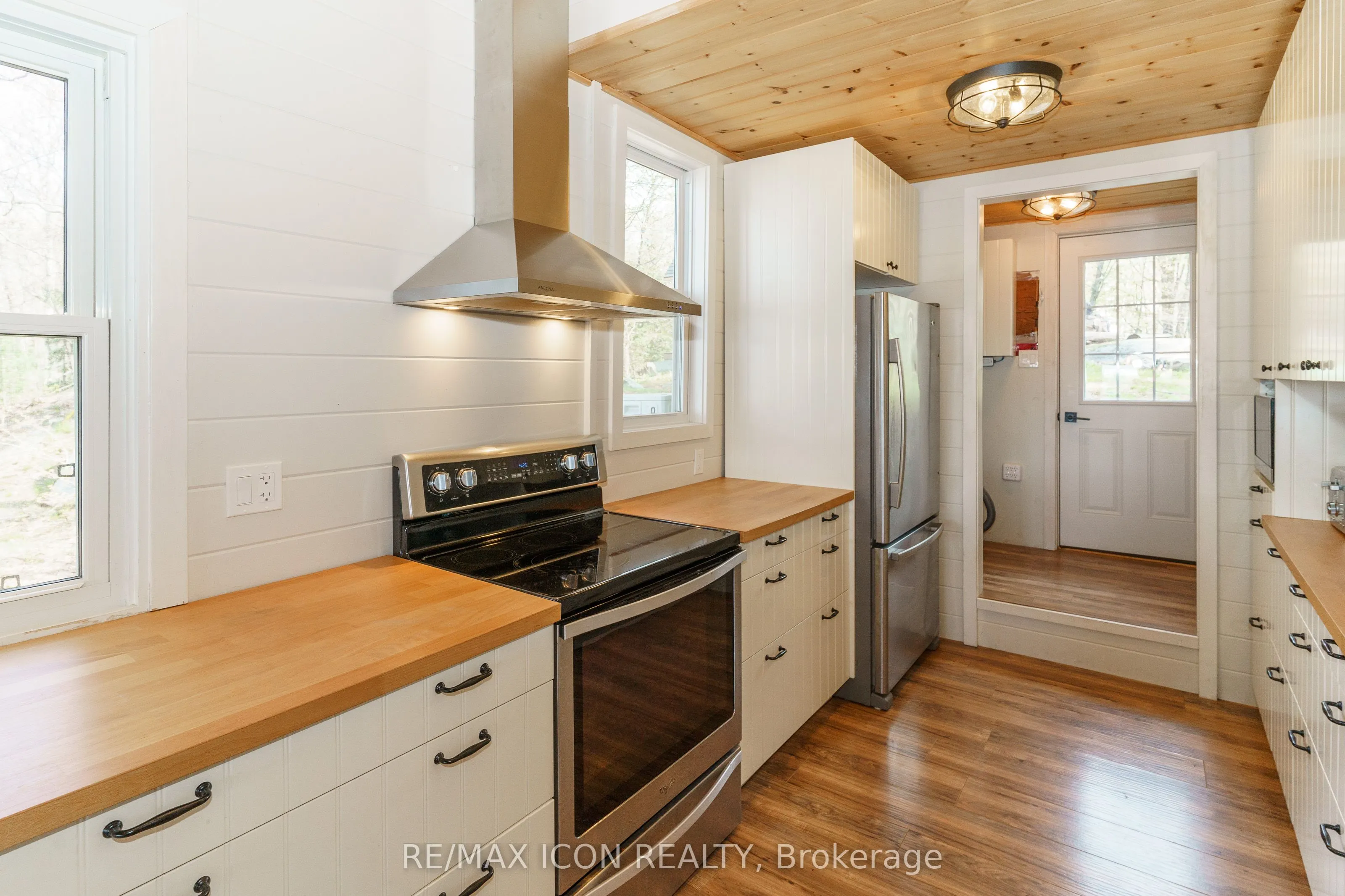 99 Bala Park Island
