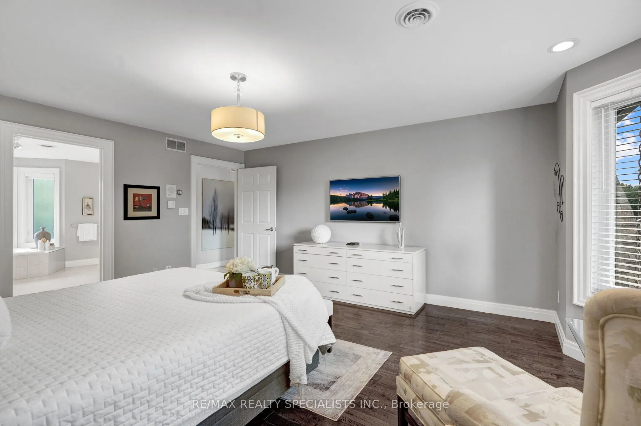 7103 BURBANK Crescent
