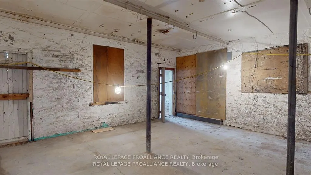 237-239 KING Street W
