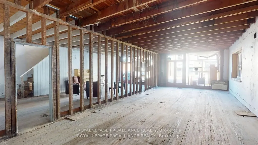237-239 KING Street W