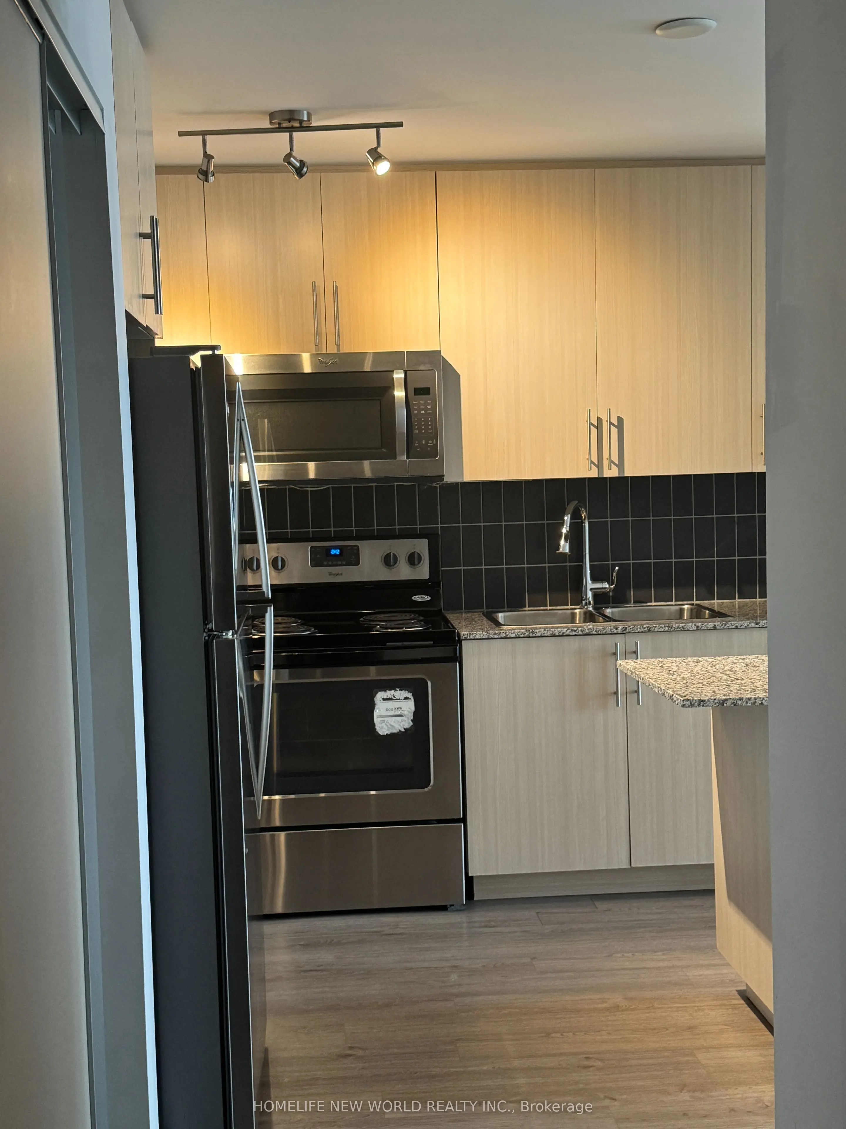85 Duke Street W, #201