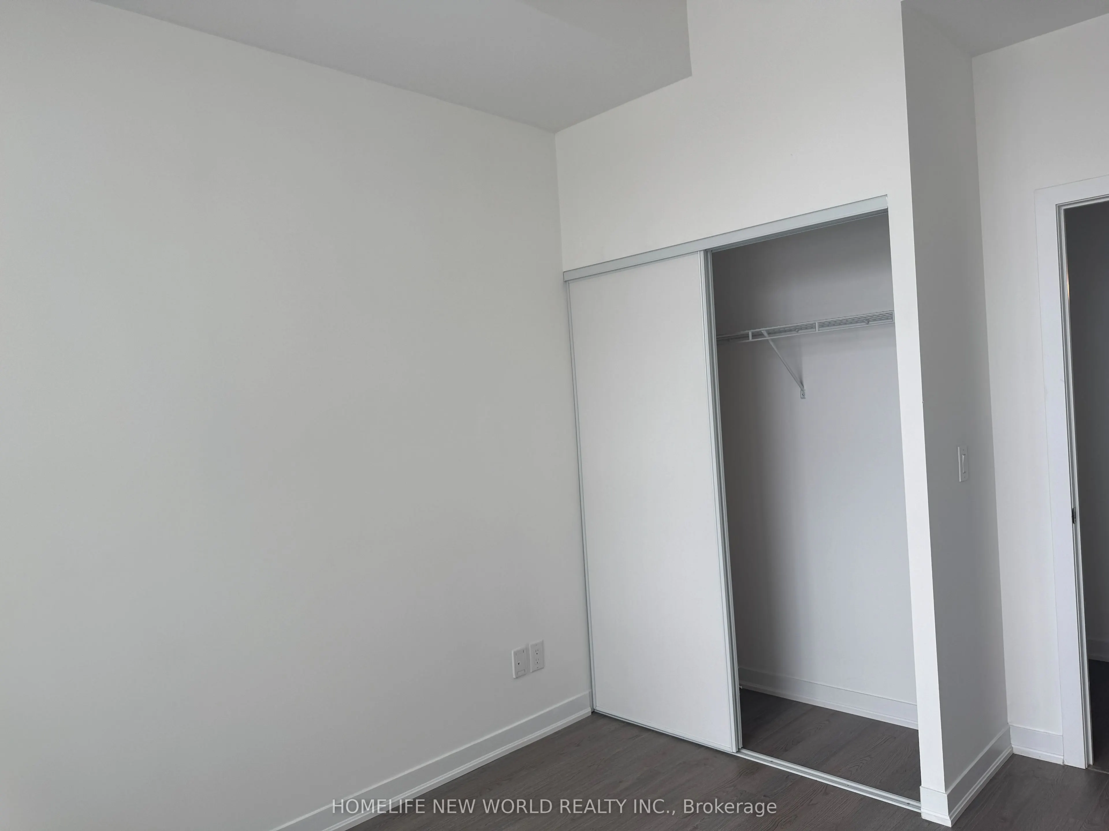 85 Duke Street W, #201