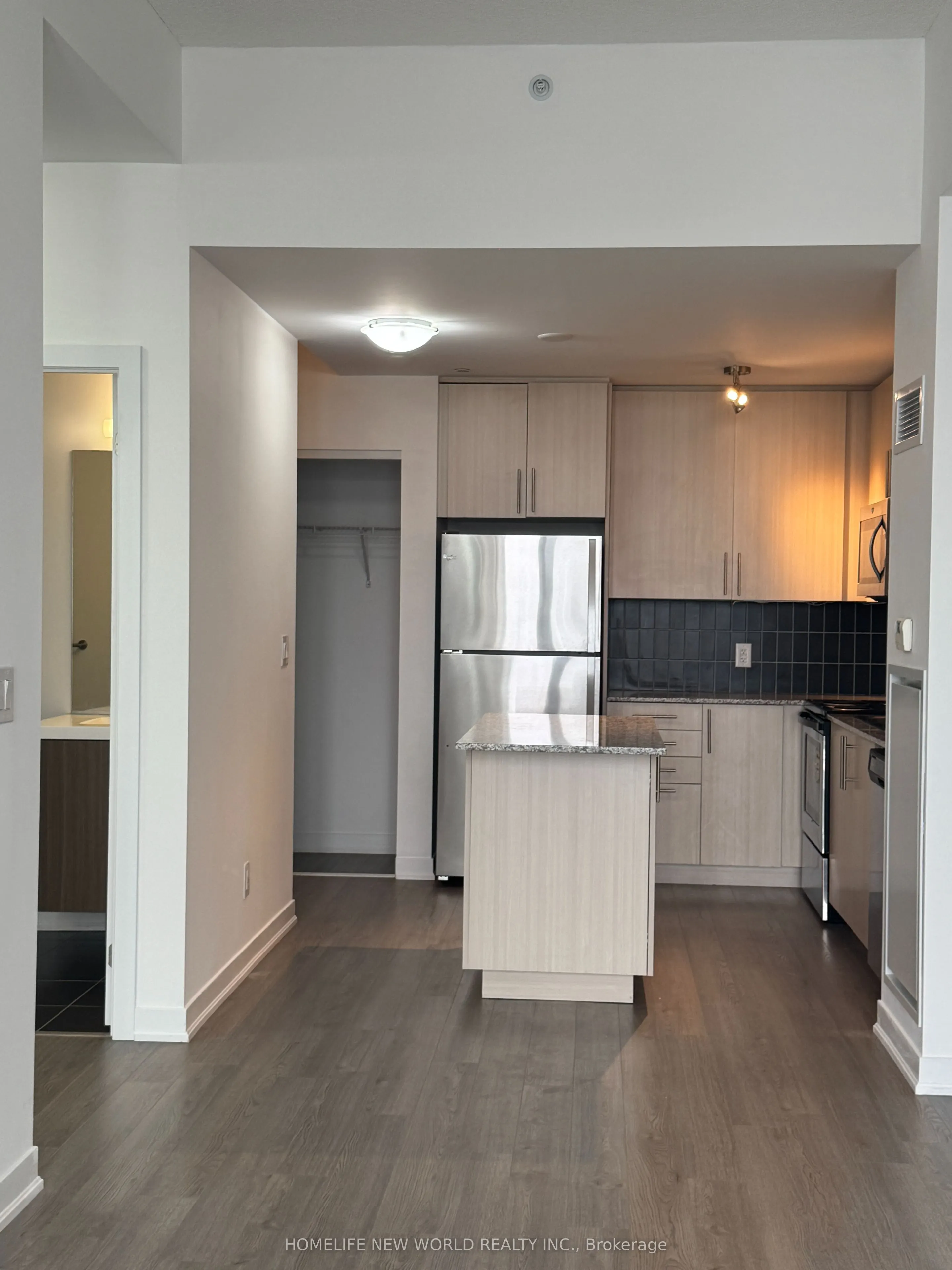 85 Duke Street W, #201
