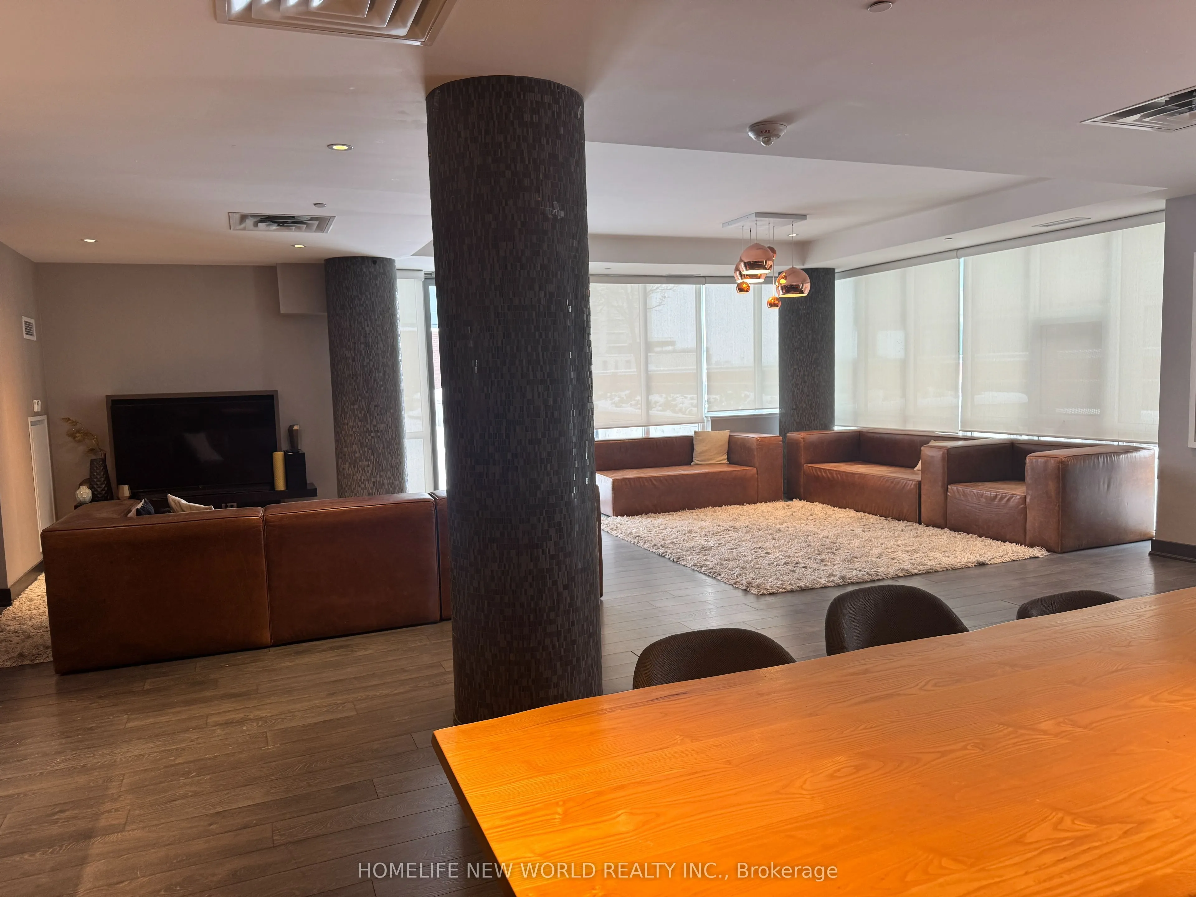 85 Duke Street W, #201