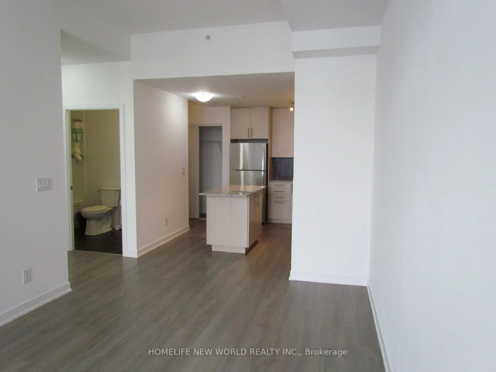 85 Duke Street W, #201