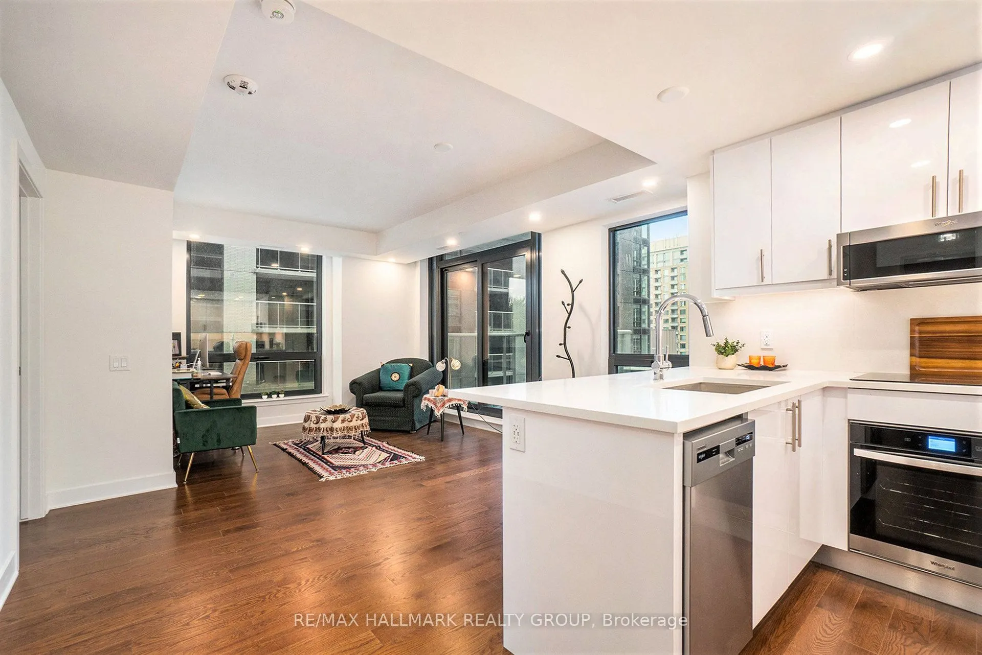 180 George Street, #408