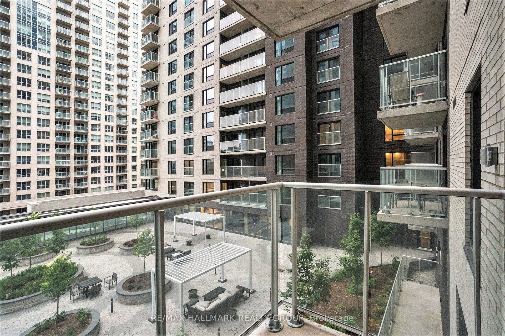180 George Street, #408