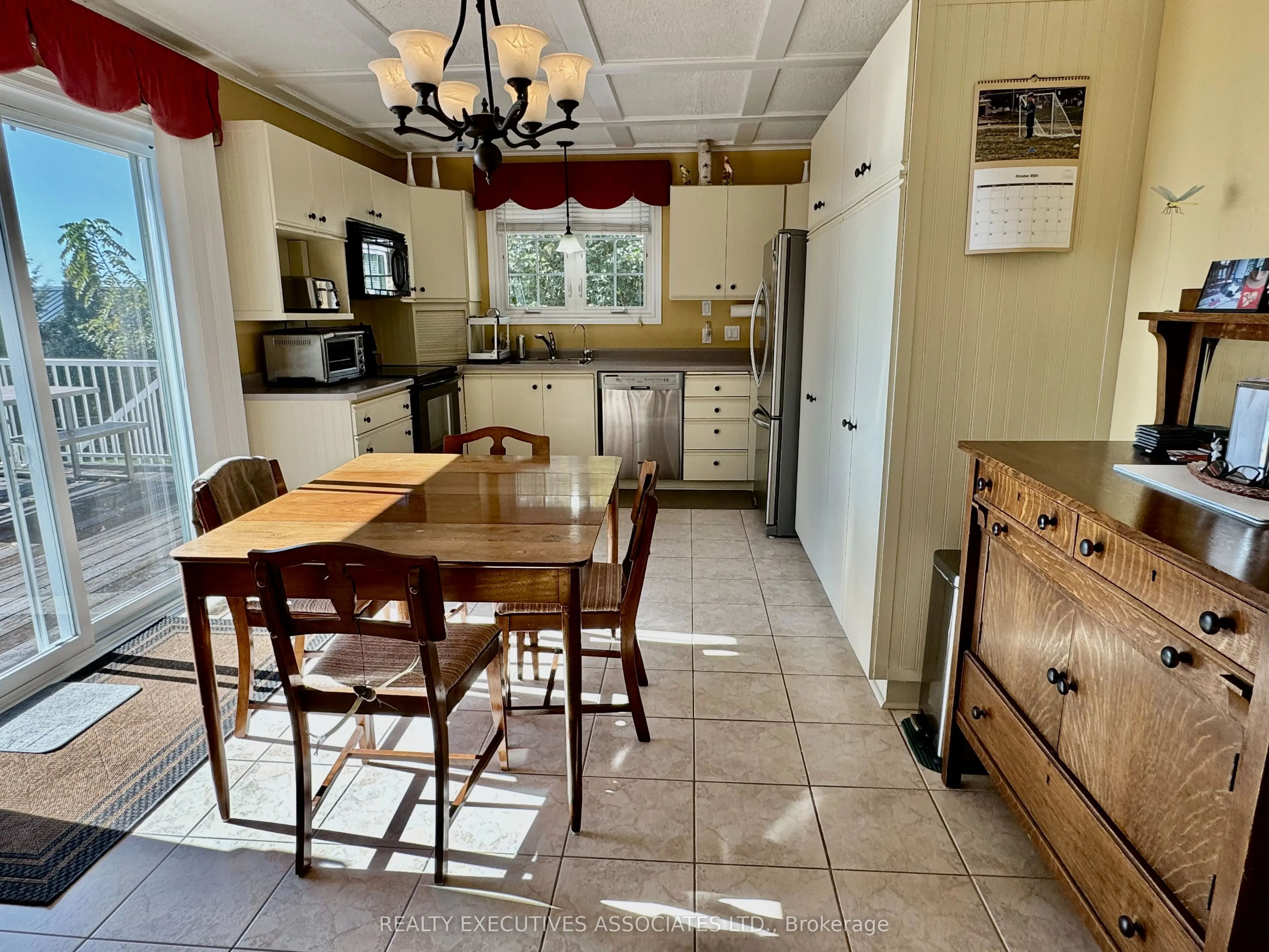 22 Lakeview Boulevard