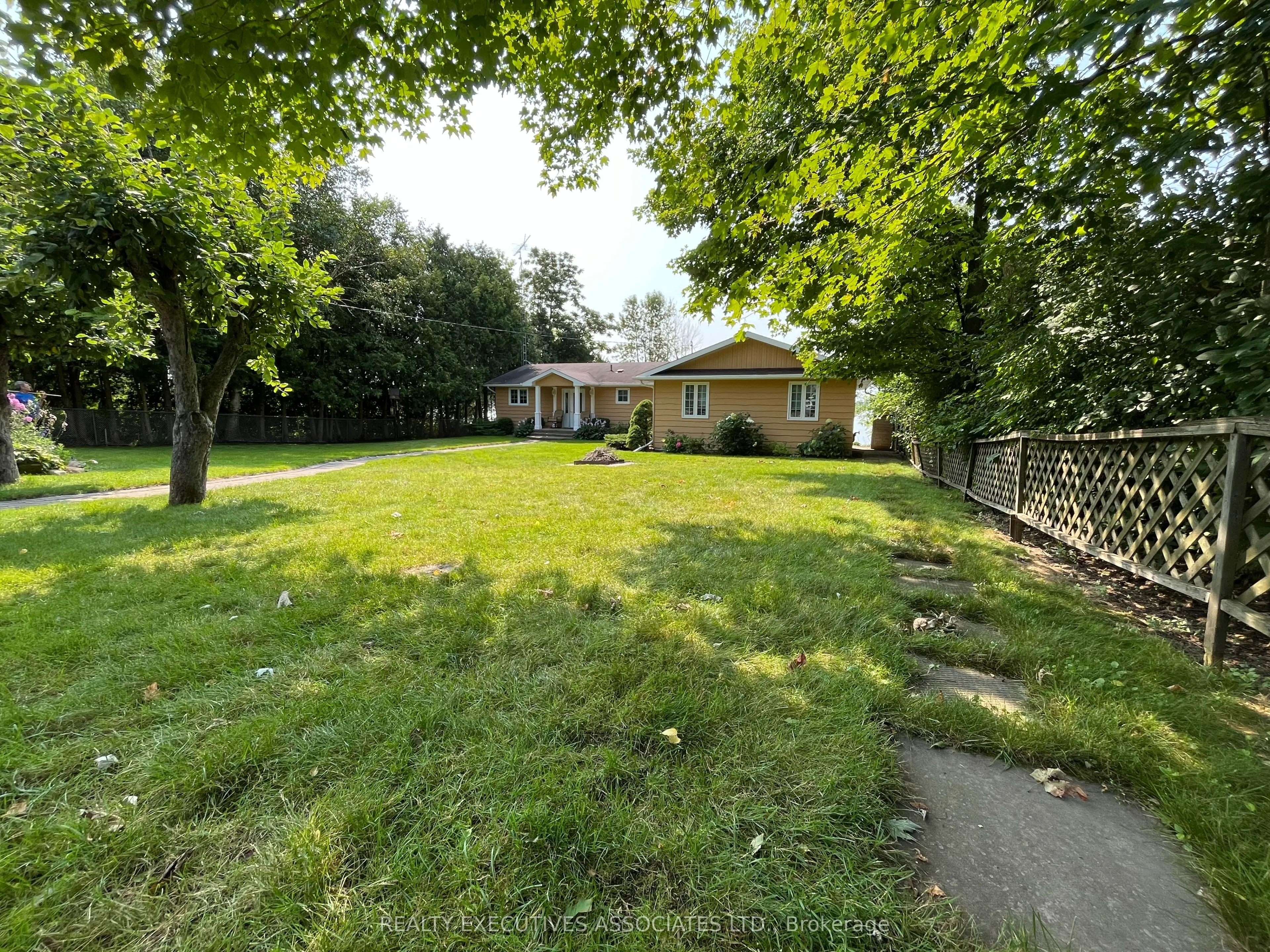 22 Lakeview Boulevard