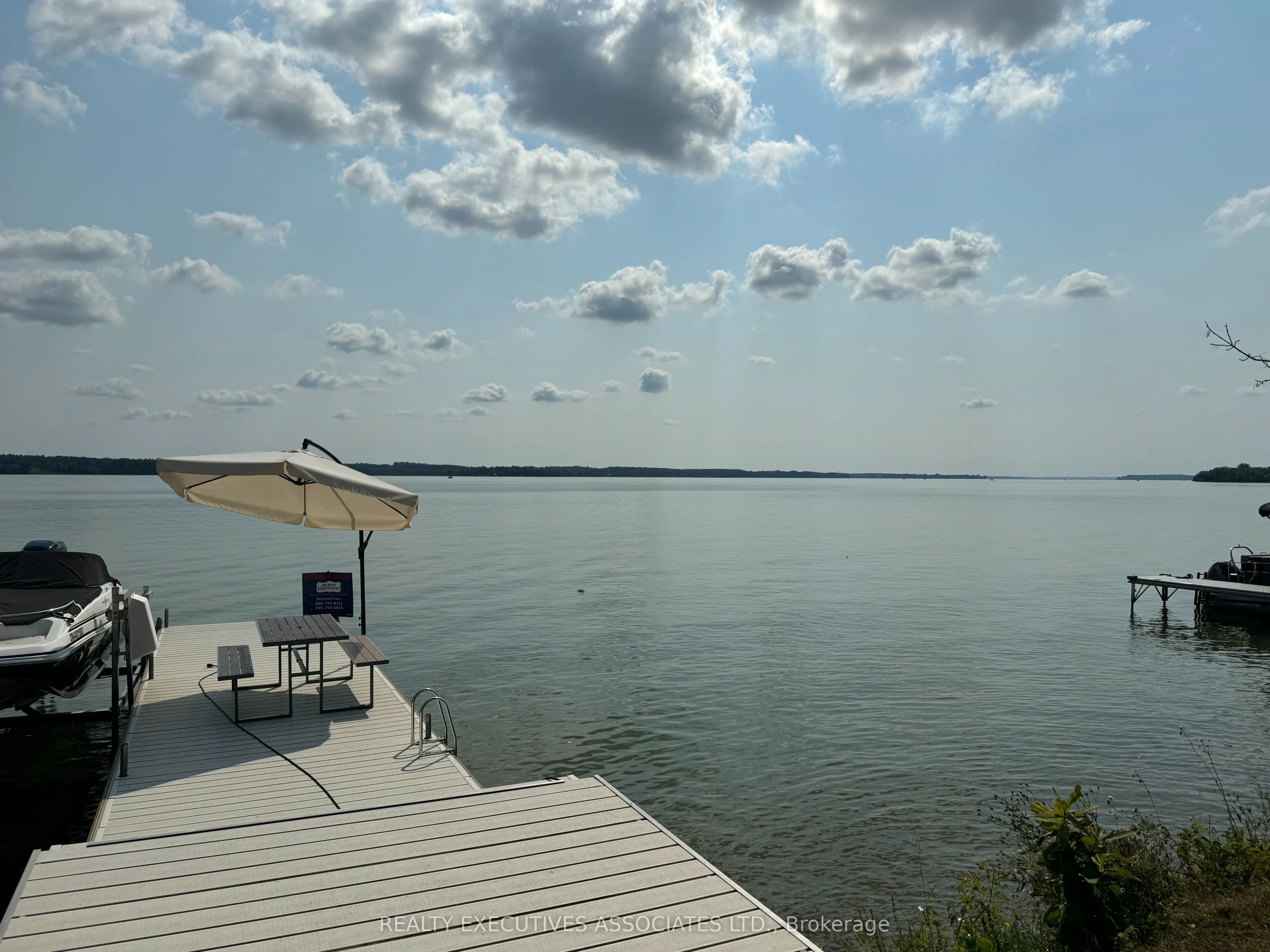 22 Lakeview Boulevard